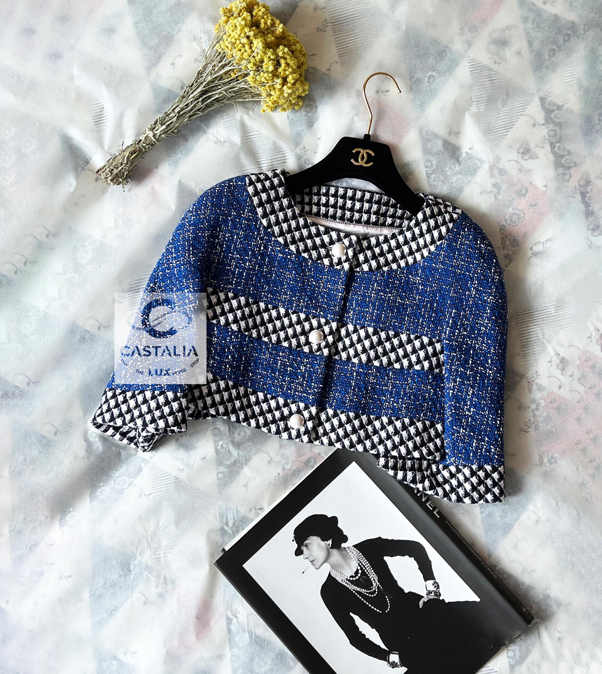 Chanel, giacca in tweed con bottoni di perle, 34 FR in vendita 3
