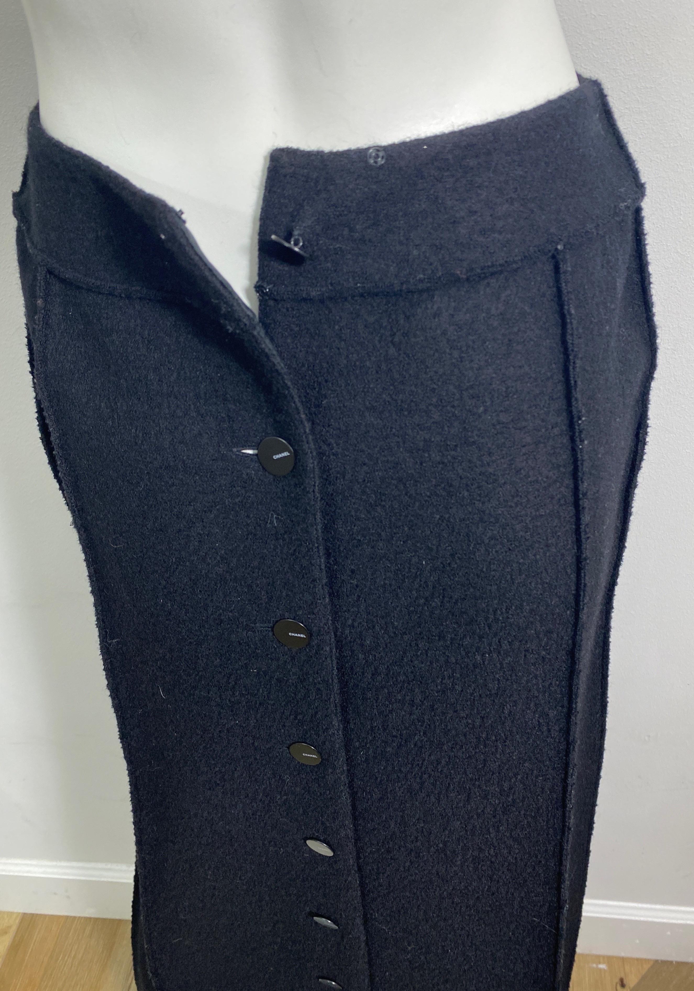 Chanel Runway automne 1999 - Jupe longue en laine noire  Taille 36 en vente 7