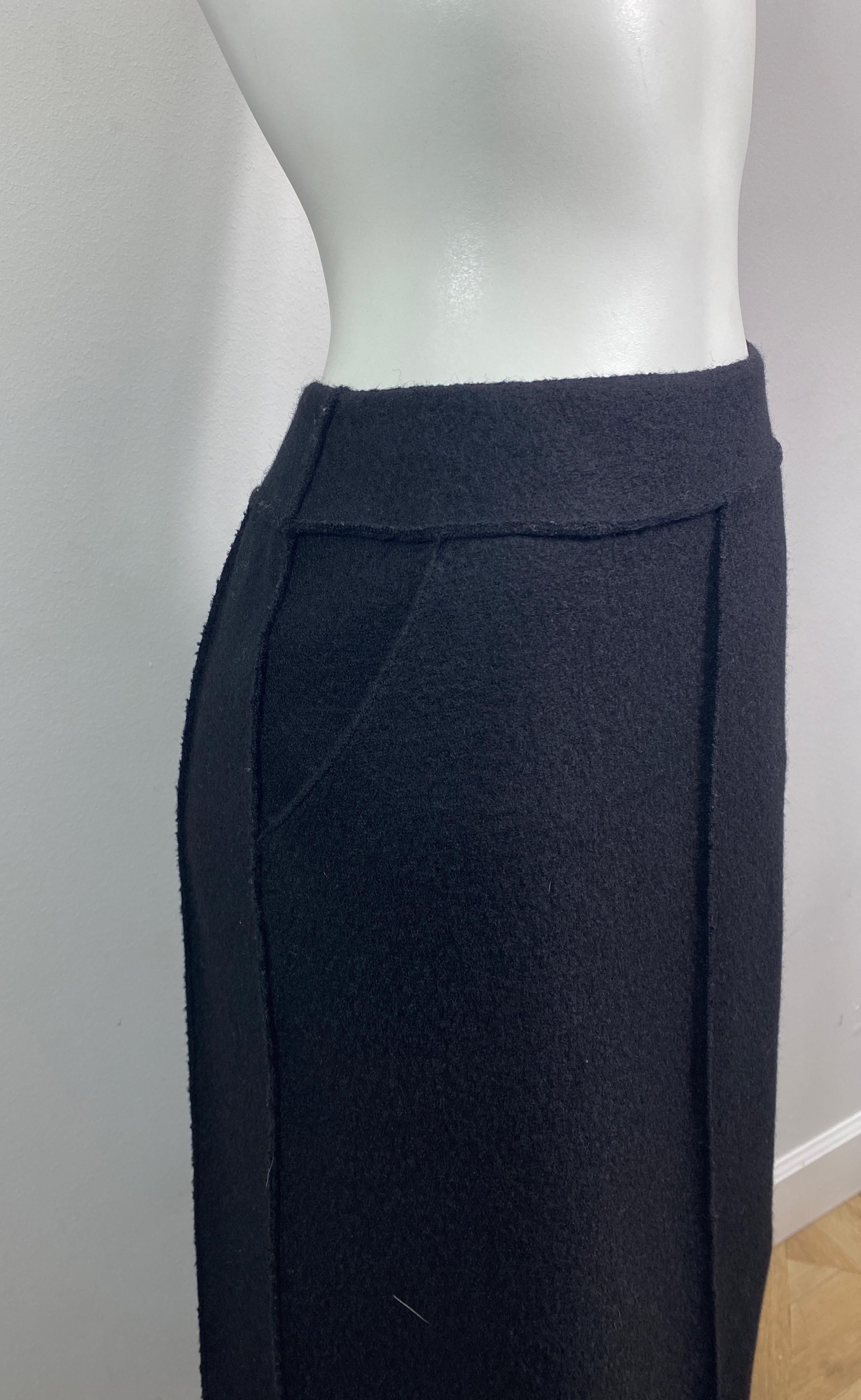 Chanel Runway Fall 1999 Black Wool Long Skirt -  Size 36 In Excellent Condition For Sale In West Palm Beach, FL