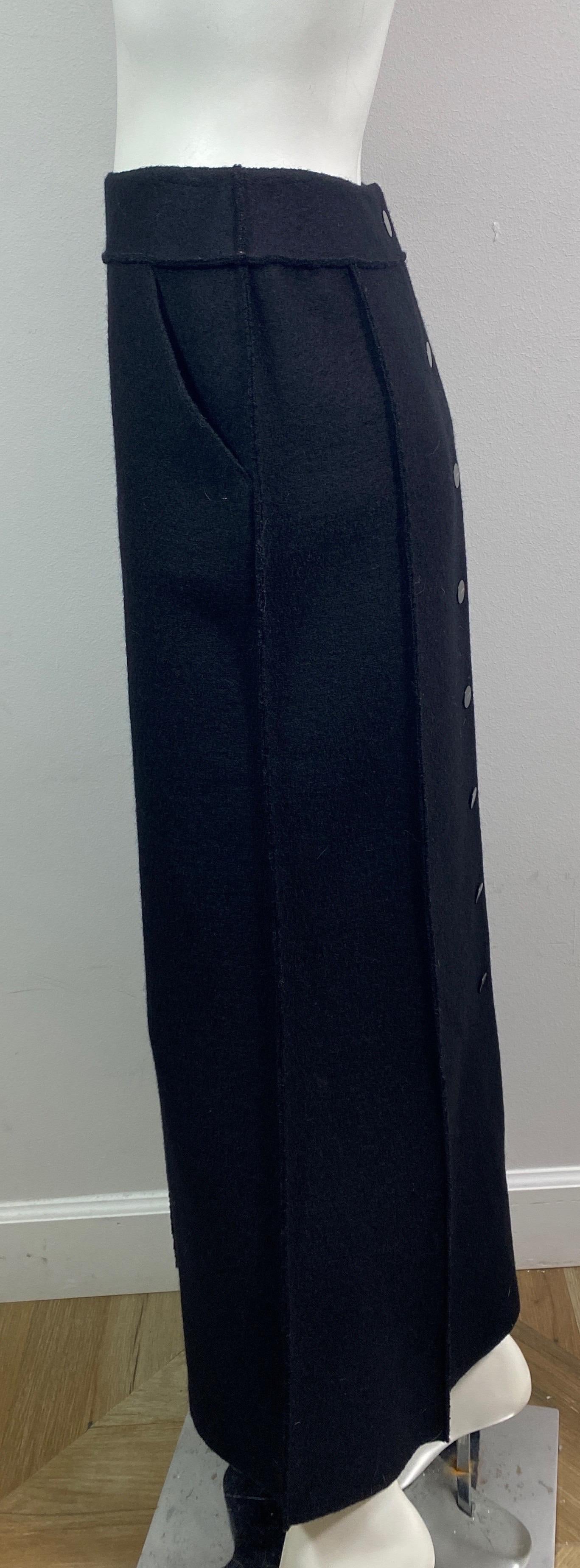 Chanel Runway automne 1999 - Jupe longue en laine noire  Taille 36 en vente 1