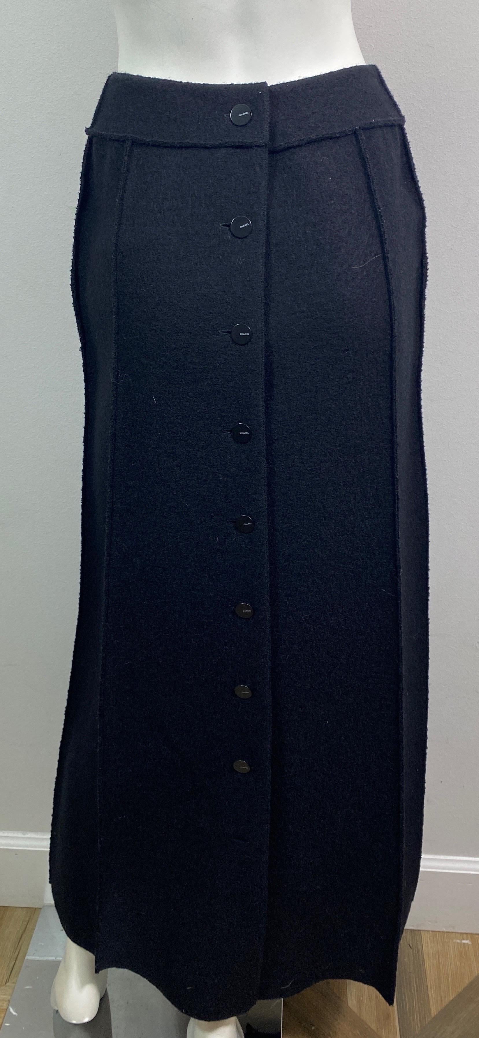 Chanel Runway automne 1999 - Jupe longue en laine noire  Taille 36 en vente 4