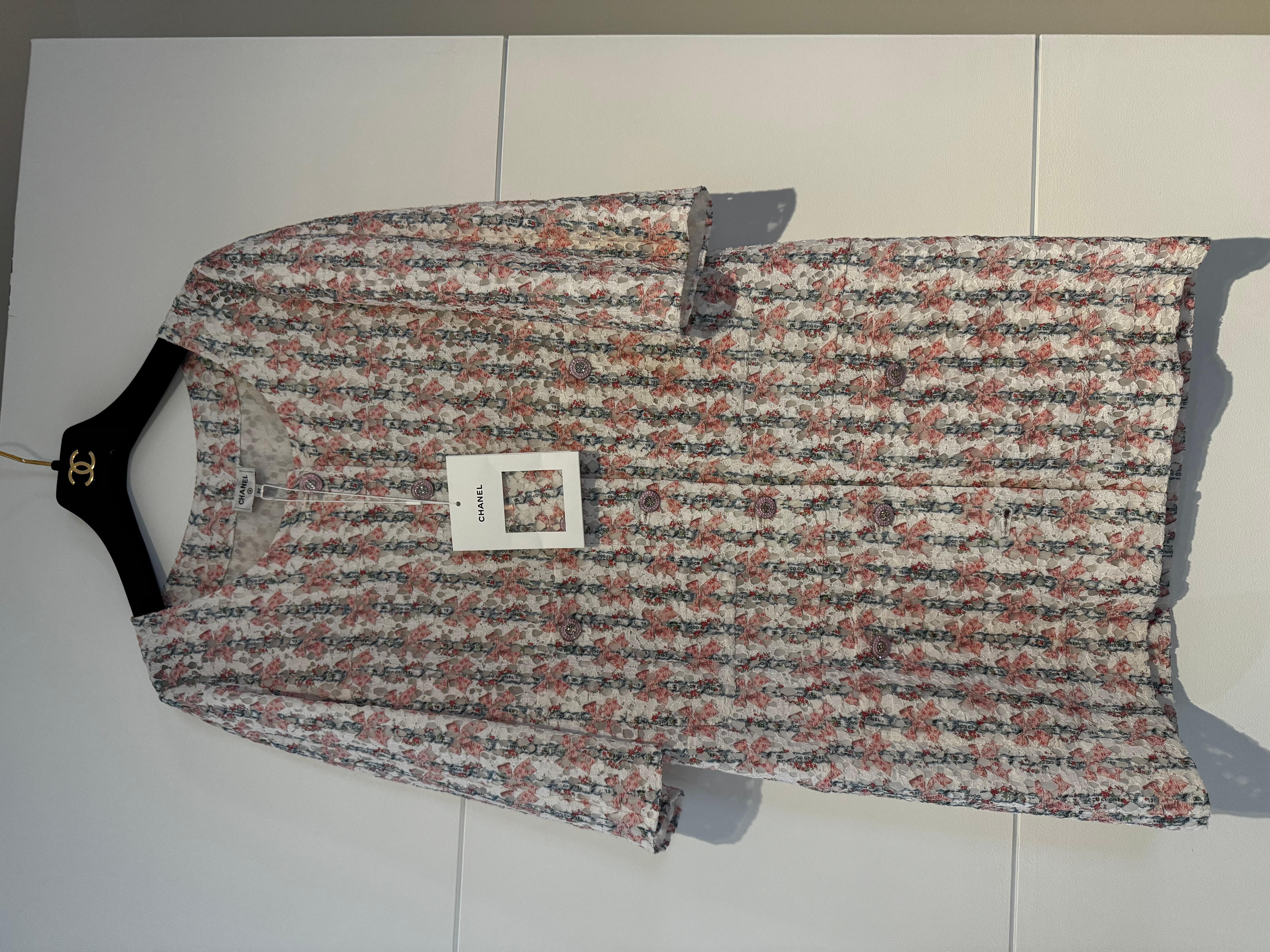 CHANEL 23C Paris-Monte Carlo Runway Logo Ribbon Printed Lace Dress crystal buttons, 36 French size. Retail 13000$
Can we worn open like a little coat. 
Comes with hanger and dustbag. 

This item brand new with tag, in pristine condition. Size french