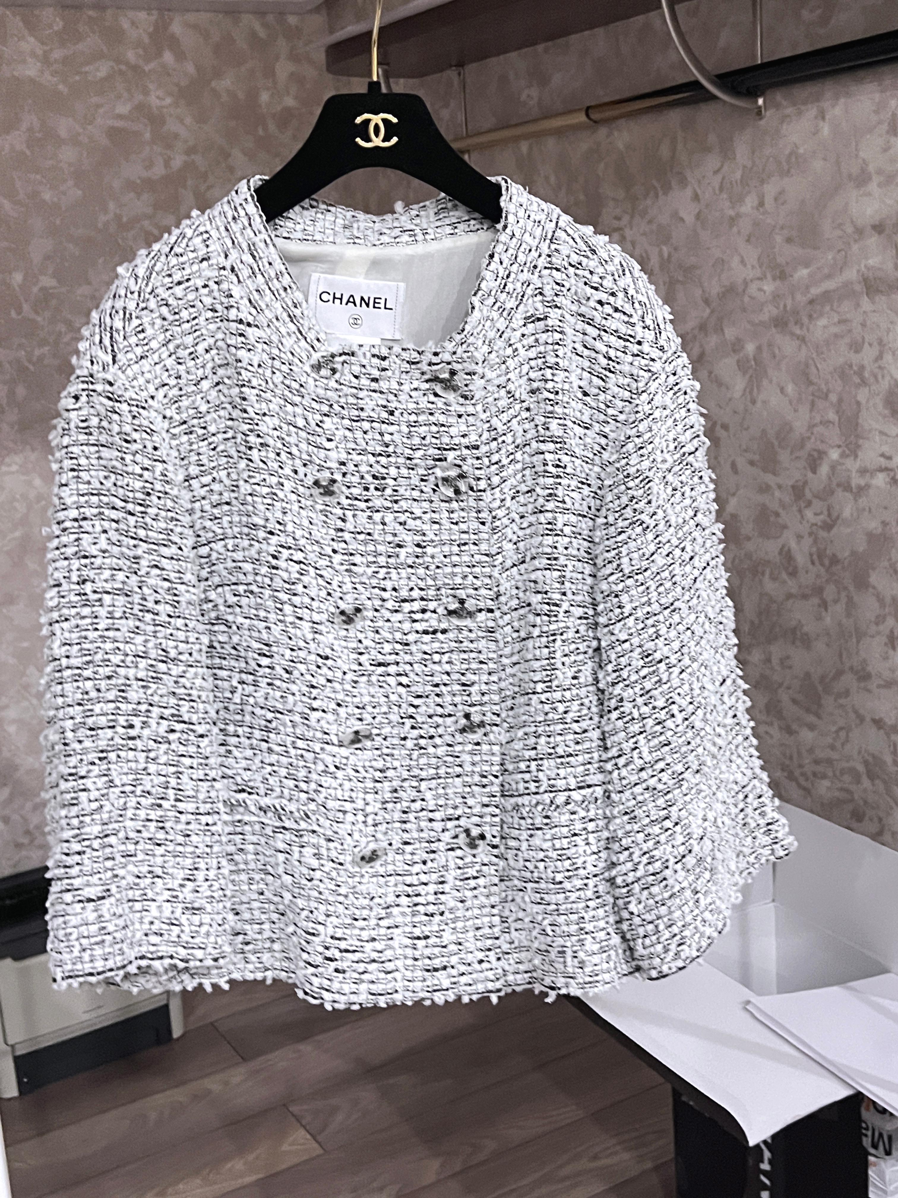 Chanel Runway Lesage Veste en tweed avec boutons CC 1