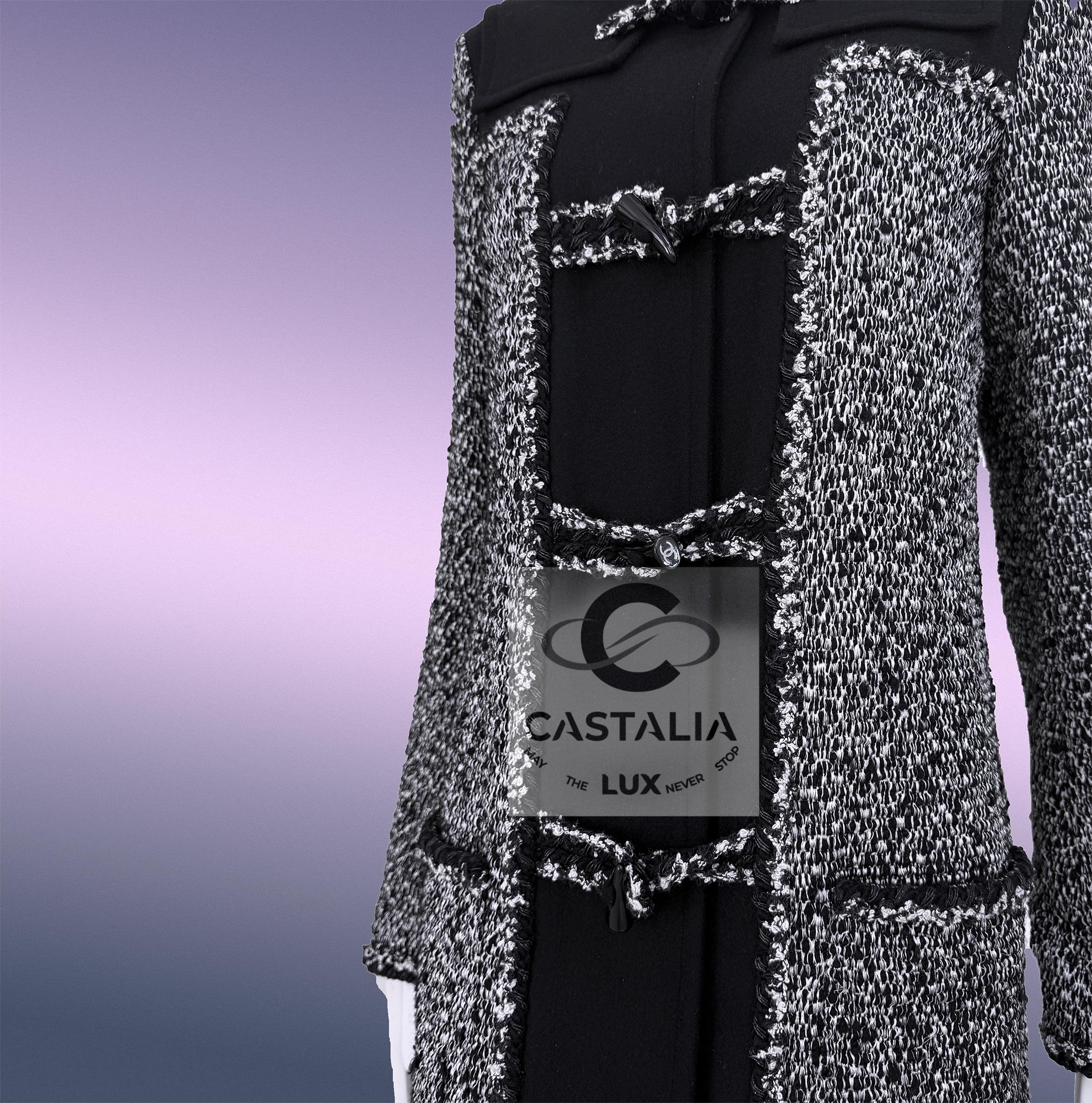 Chanel Runway Parka in tweed marmoreo con chiusure CC 34 FR in vendita 6