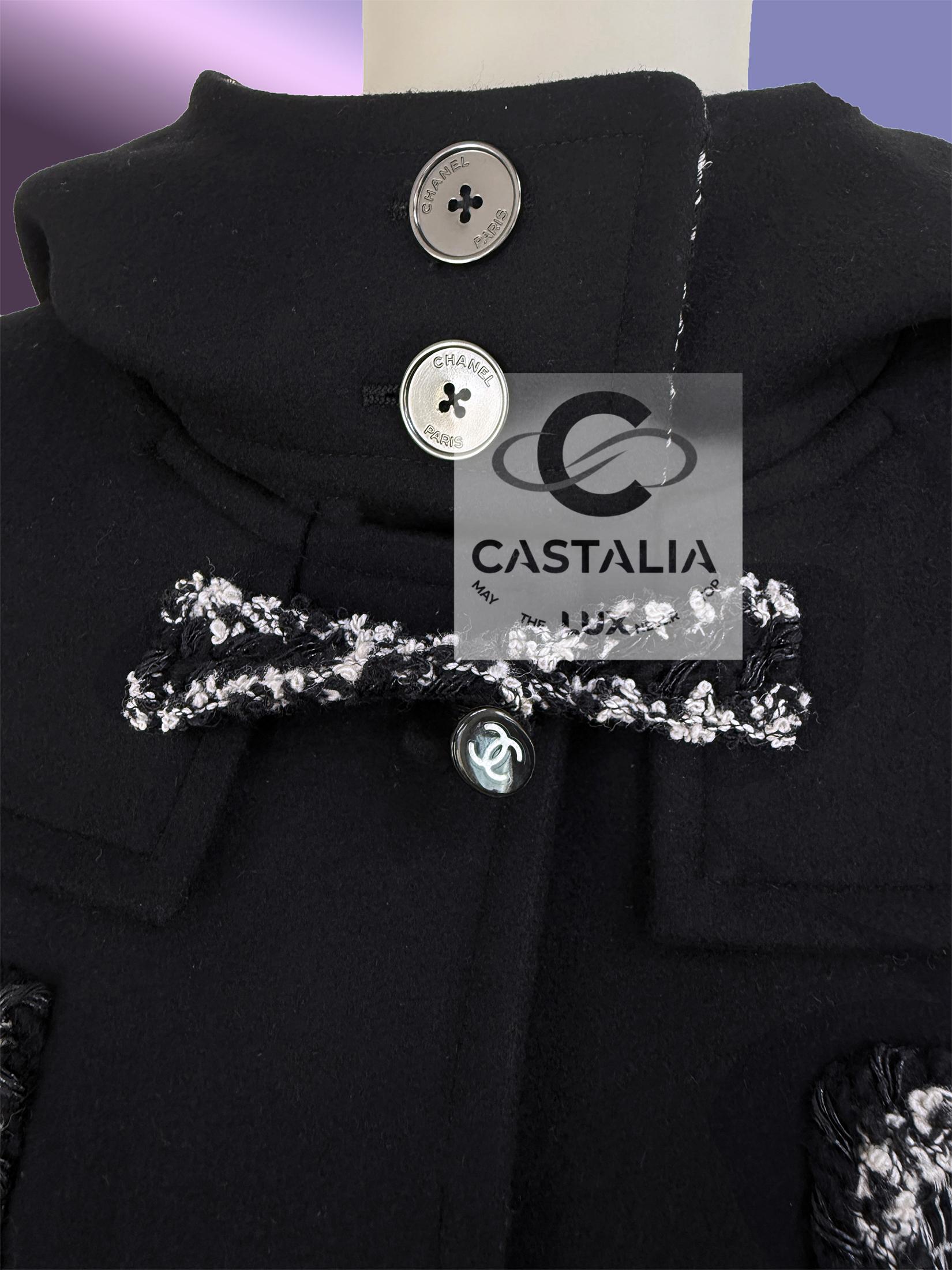 Chanel Runway Parka in tweed marmoreo con chiusure CC 34 FR in vendita 9