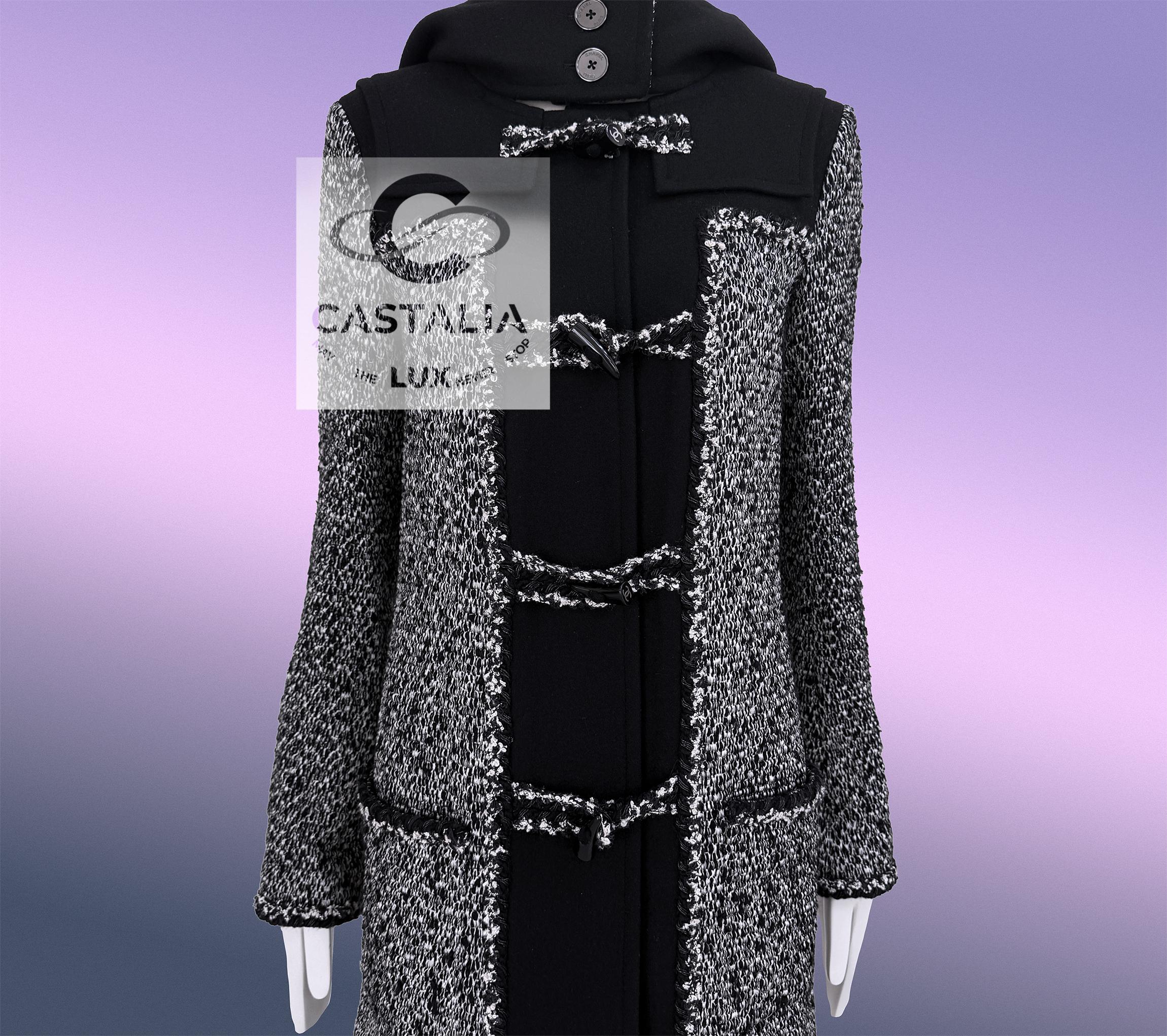 Chanel Runway Parka in tweed marmoreo con chiusure CC 34 FR in vendita 10