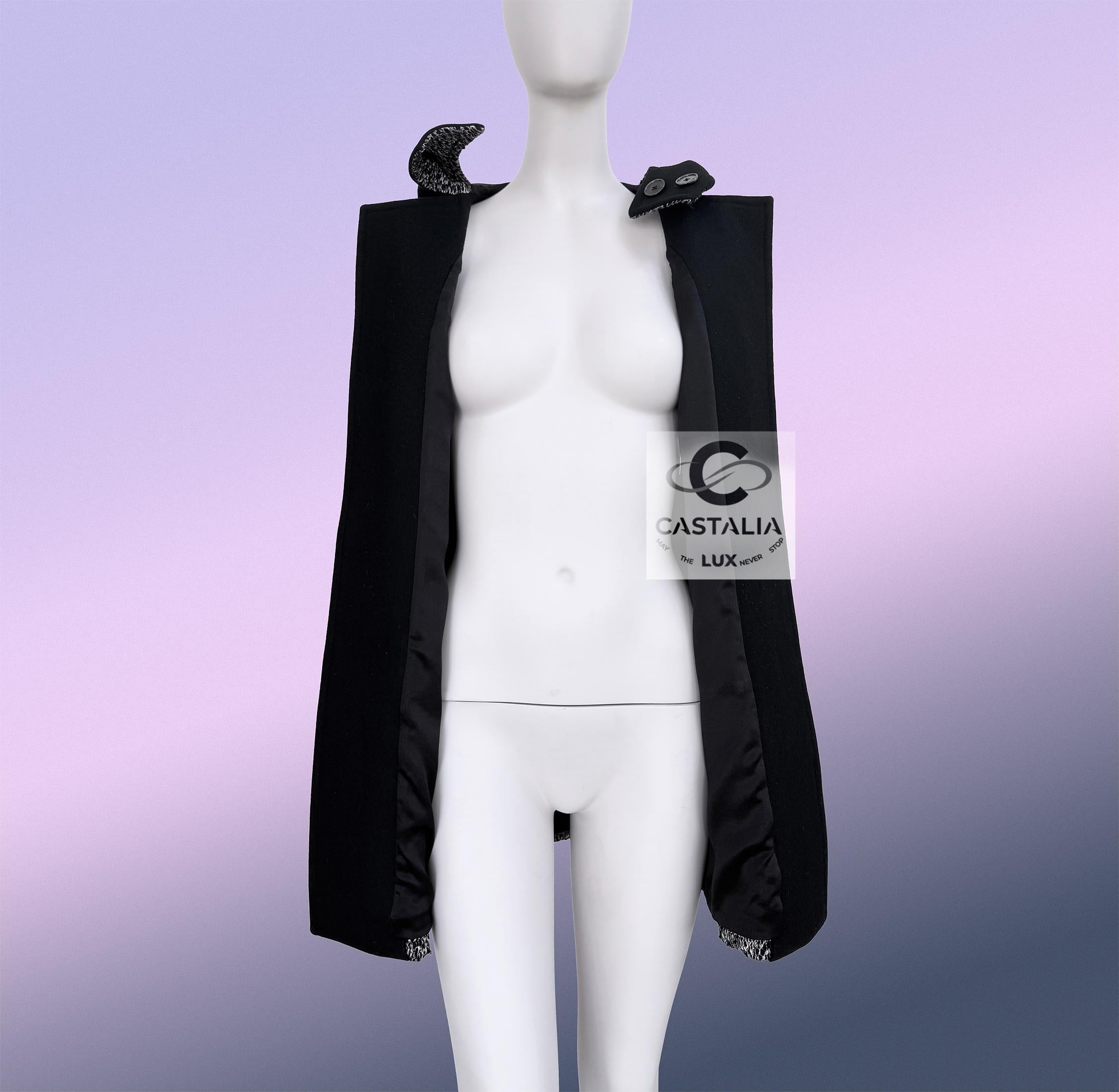 Chanel Runway Parka in tweed marmoreo con chiusure CC 34 FR in vendita 12