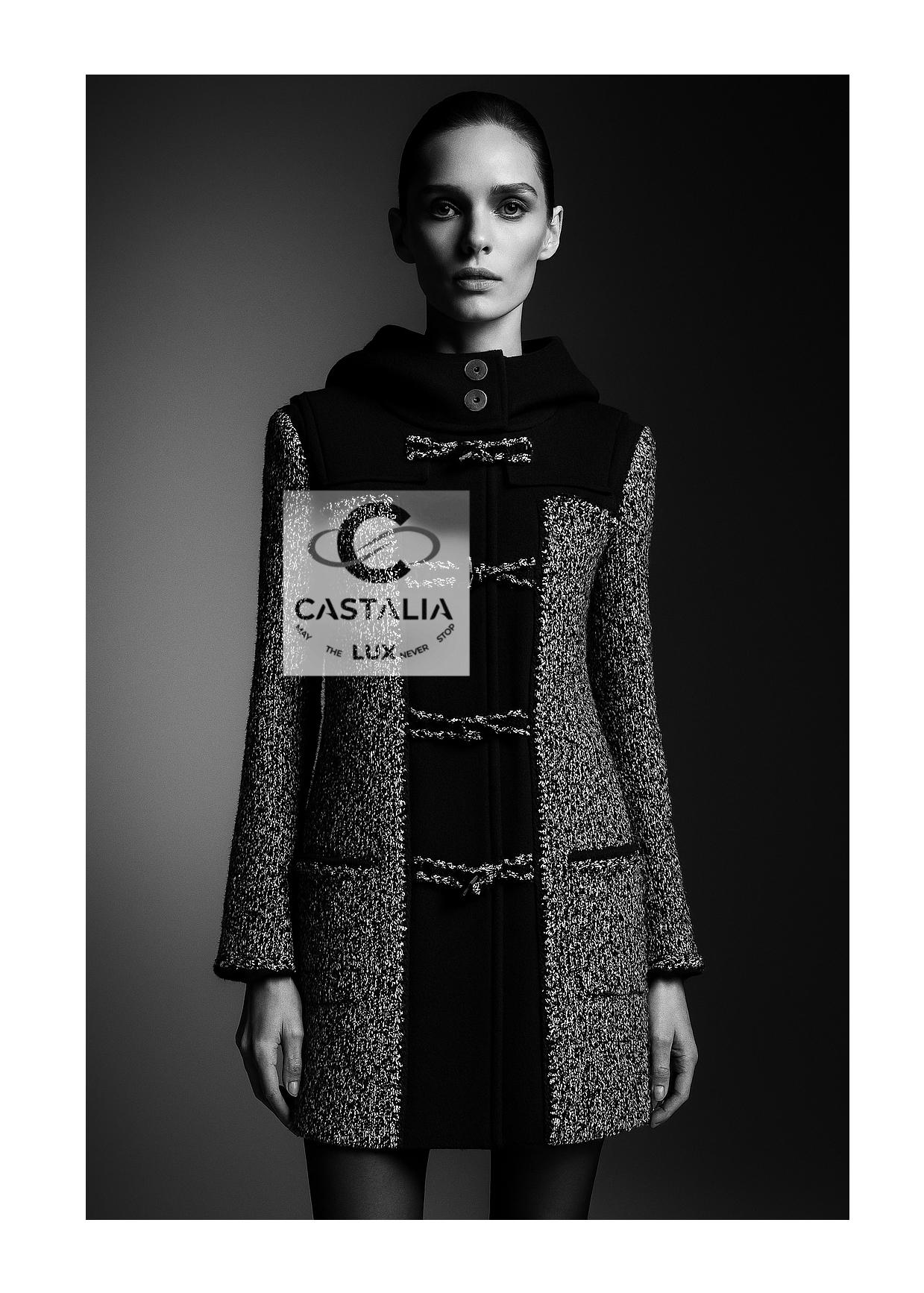 Chanel Runway Parka in tweed marmoreo con chiusure CC 34 FR in vendita 2
