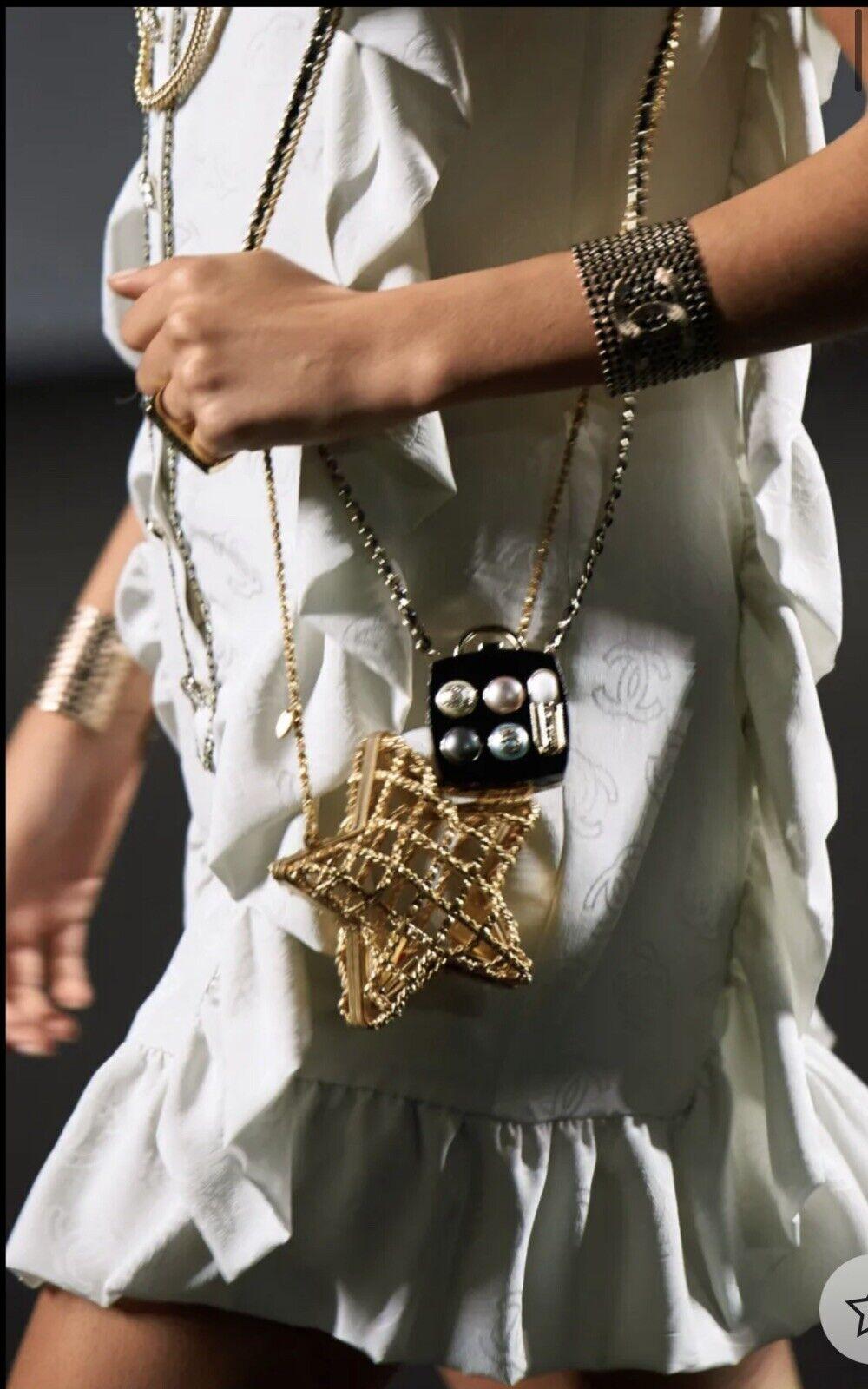 Chanel Laufsteg Metall Gold Käfig Stern Minaudiere Mini Umhängetasche Clutch Bag Damen im Angebot