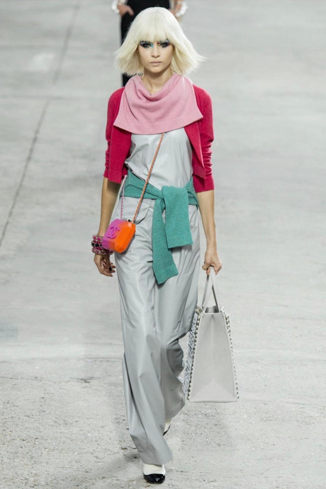 Chanel Runway Minaudière Ombre Rosa & Orange Hartschalenhandtasche Clutch 7