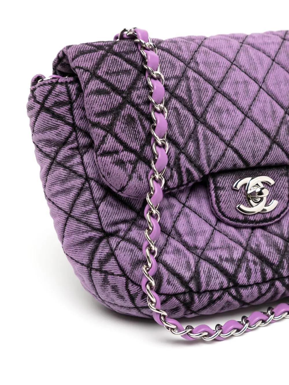 Chanel Runway Mini sac à rabat Denimpression Excellent état - En vente à London, GB