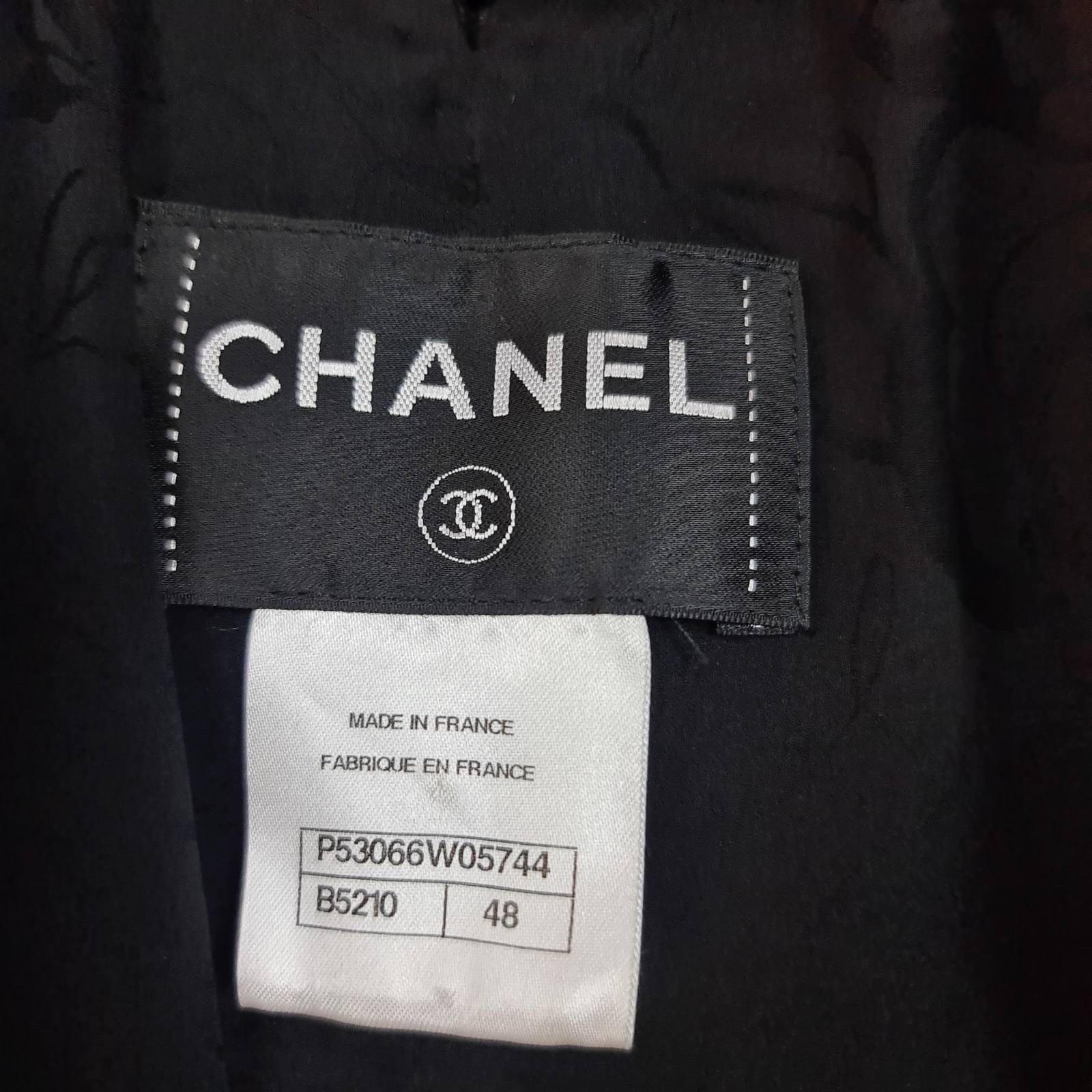 Chanel Runway Paris Seoul Veste en tweed noir, Taille 48 FR Excellent état - En vente à Krakow, PL