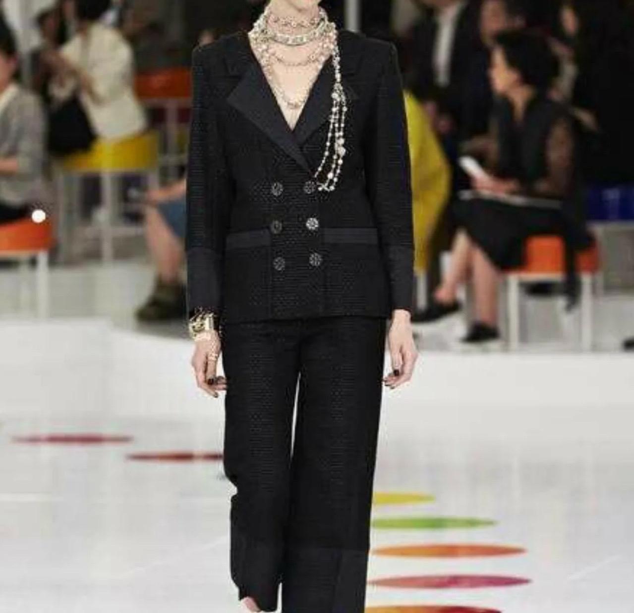 Chanel Runway Paris Seoul Veste en tweed noir, Taille 48 FR en vente 2