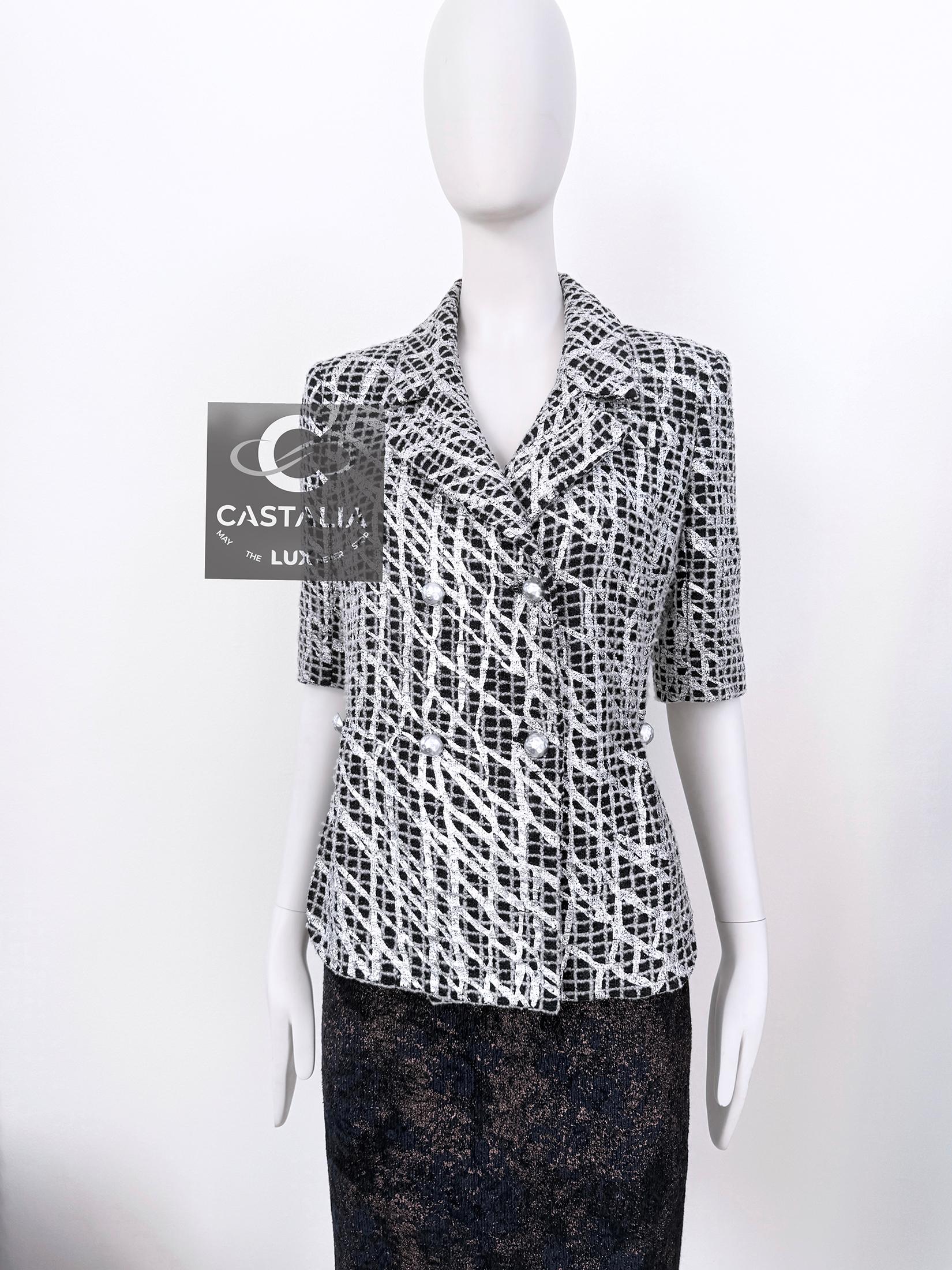 Women's or Men's Chanel Runway Pearl Chain Belt Black Tweed Jacket 36 FR For Sale