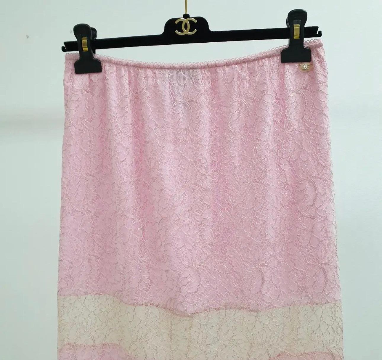Chanel Runway Pink Lace Midi Skirt In Good Condition In Krakow, PL