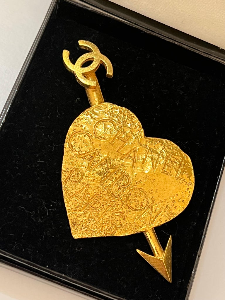 Chanel Runway spring summer 1993 CC arrow heart motif brooch For