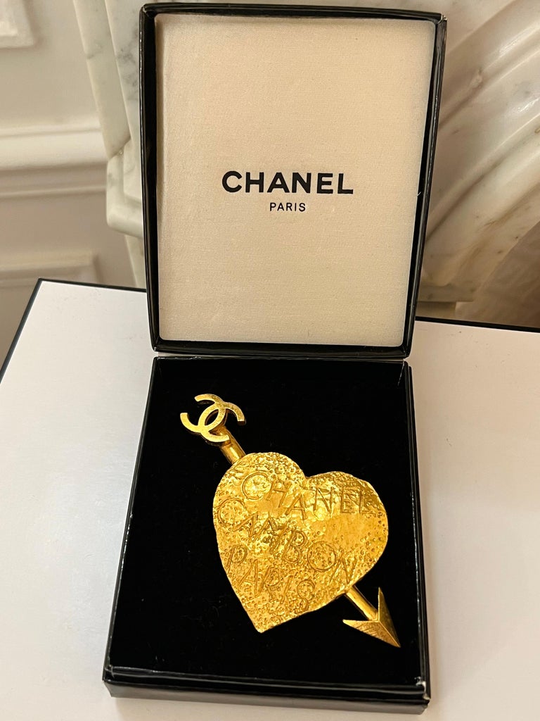 Chanel Runway spring summer 1993 CC arrow heart motif brooch For