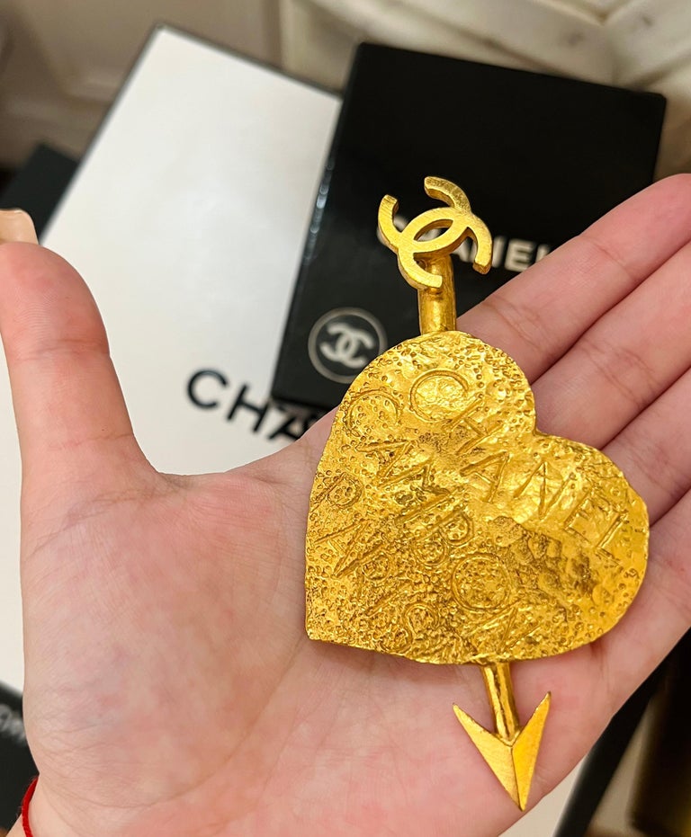 Chanel Runway spring summer 1993 CC arrow heart motif brooch For