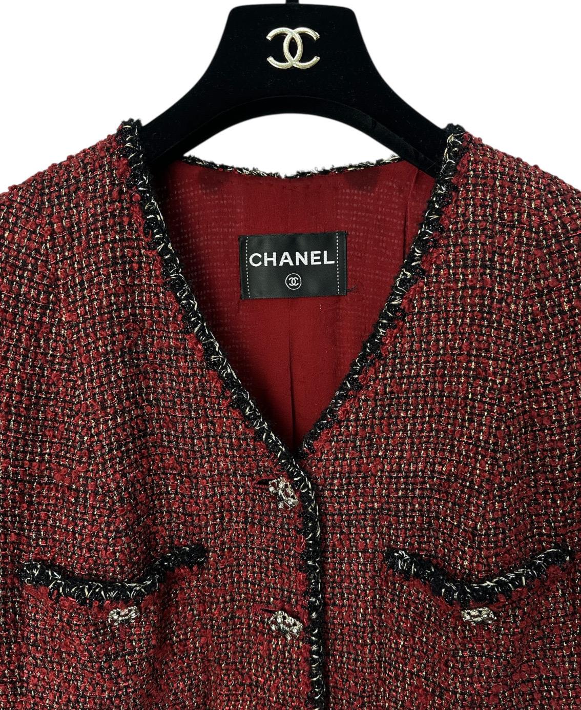 Chanel Runway Tweed Jacke Burgund CC Gripoix Knöpfe Sz.40 im Zustand „Gut“ im Angebot in Krakow, PL