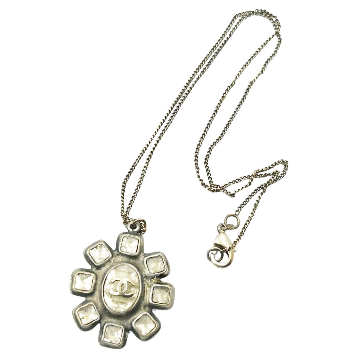 Chanel Rustic CC Clear Stone Flower Anhänger Halskette