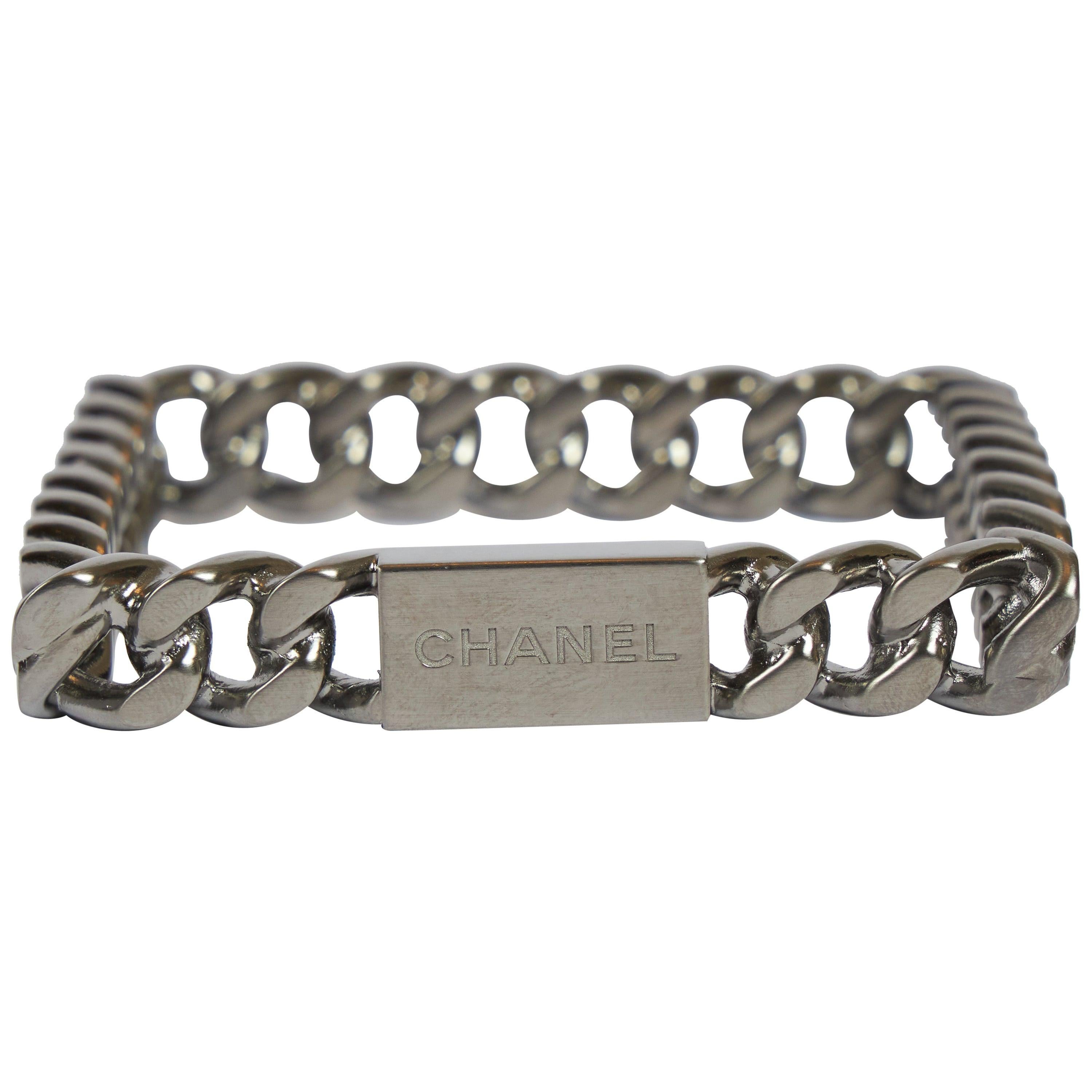 Chanel Bracelet jonc carré en Ruthenium avec chaîne