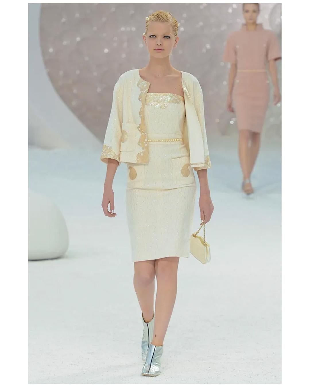 Chanel Chanel S/S 12 trägerloses knielanges Kleid mit perlenbesetzter Muschelapplikation und Pailletten 3