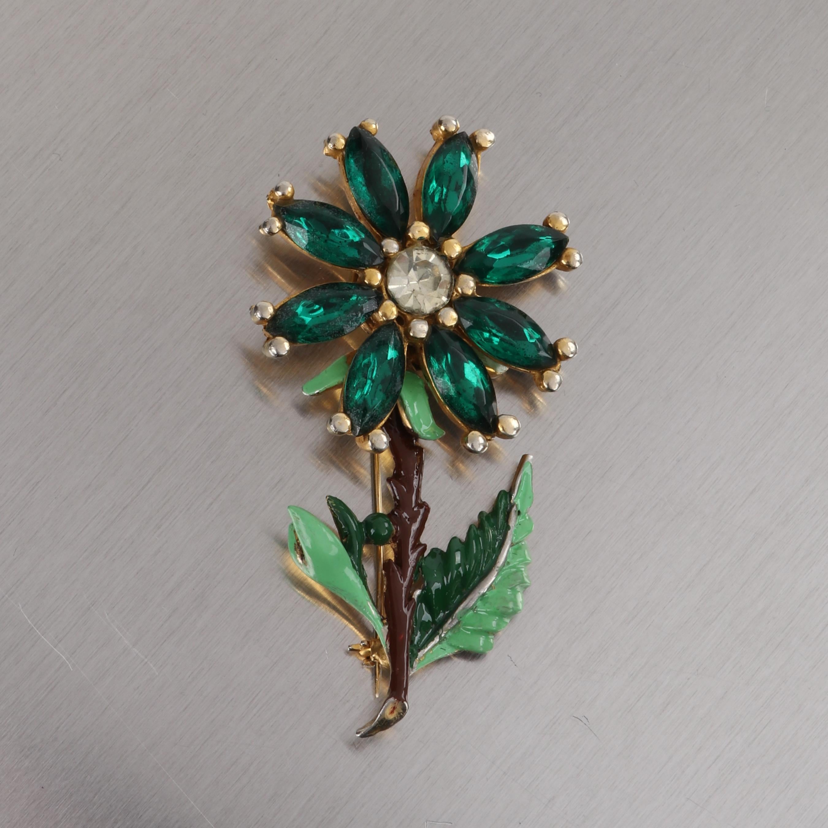 CHANEL S/S 1941 Green Glass Rhinestone Enamel Flower Brooch Pin
 
Brand / Manufacturer: Reinad / Chanel Novelty Company
Collection: Spring / Summer 1941
Style: Brooch Pin
Color(s): Shades of green, white (stones); shades of green, brown (enamel);