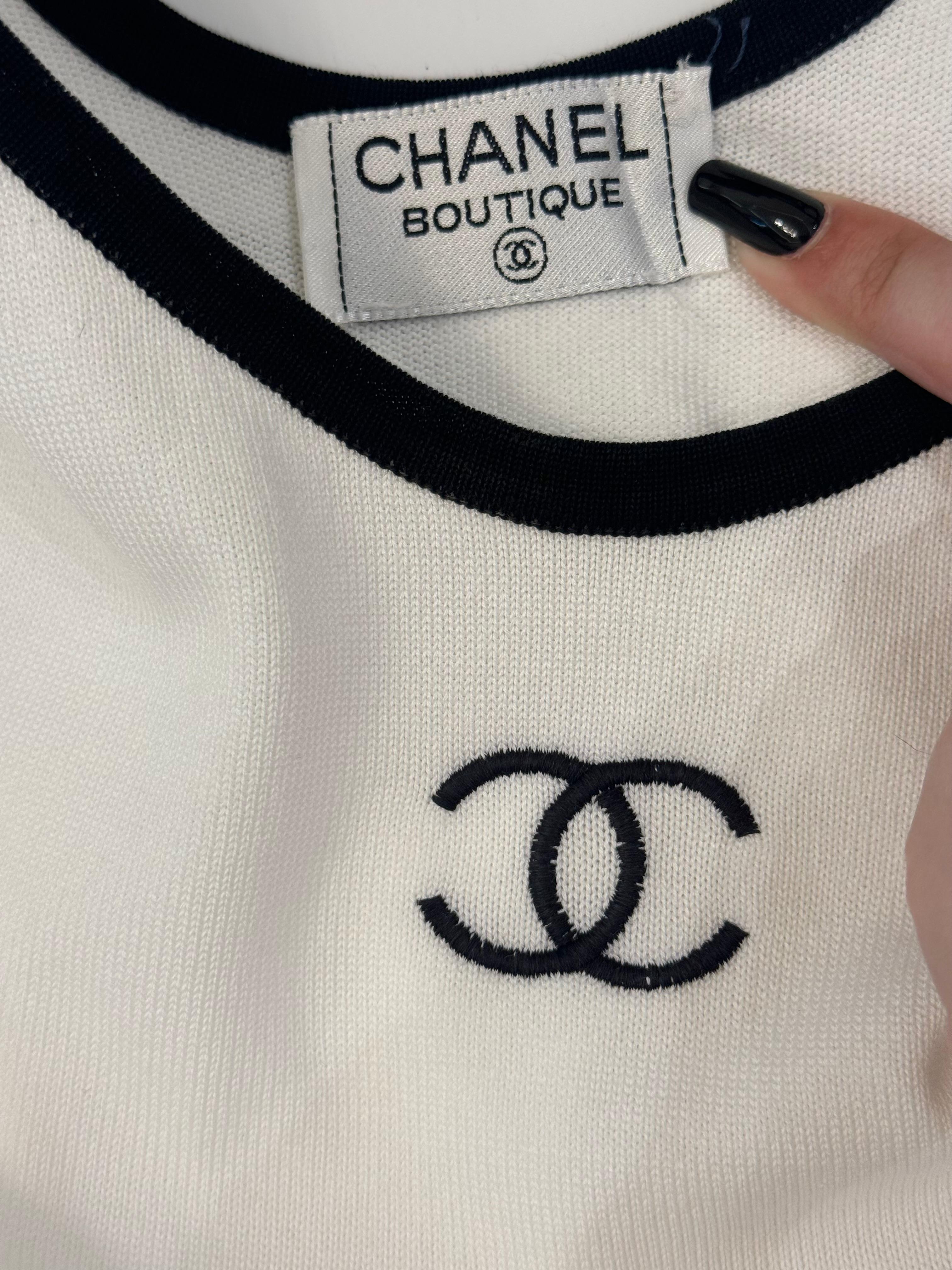 Chanel S/S 1994 by Karl Lagerfeld CC Logo-Stickerei Baumwollkleid im Zustand „Gut“ im Angebot in PARIS, FR