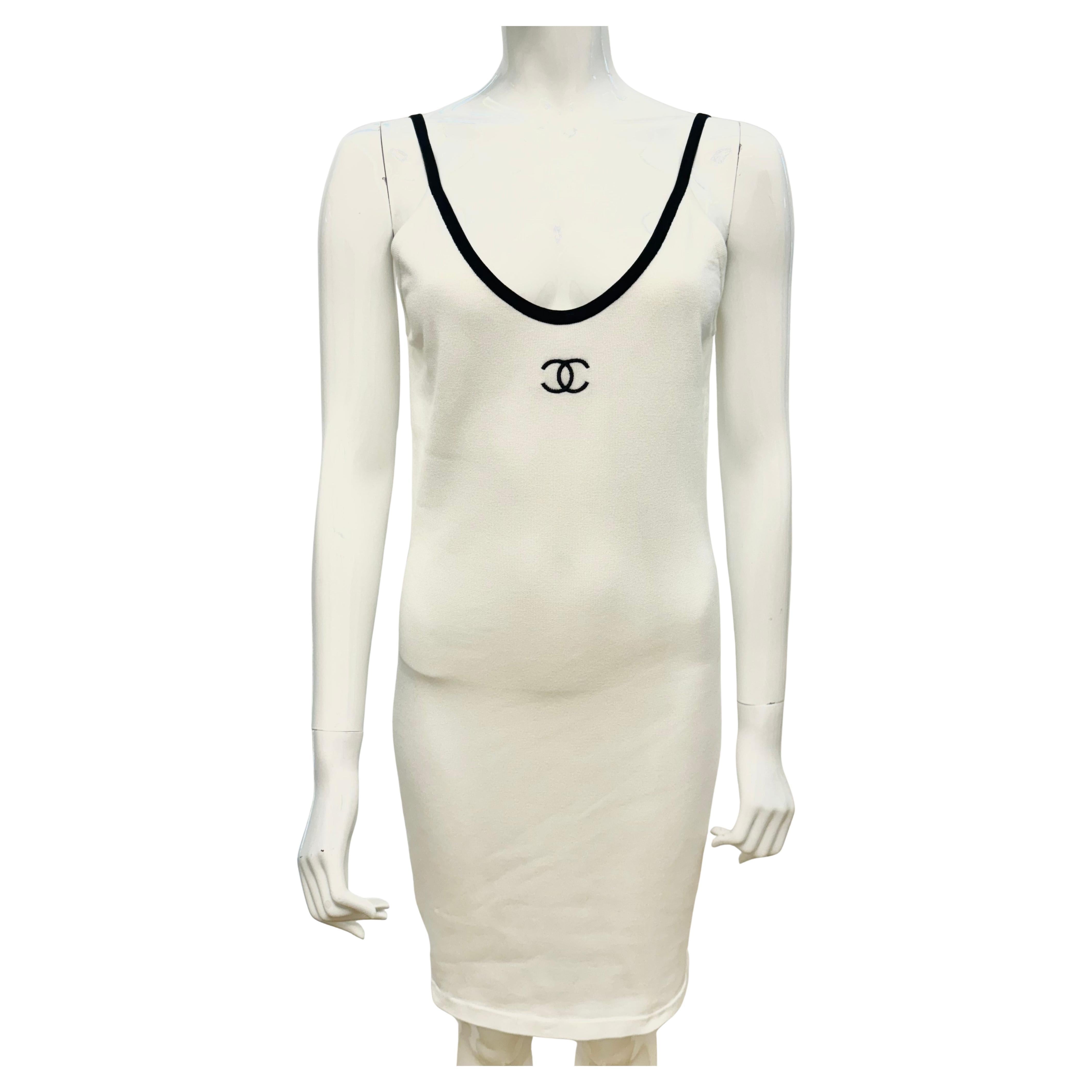 Chanel S/S 1994 by Karl Lagerfeld CC Logo-Stickerei Baumwollkleid im Angebot