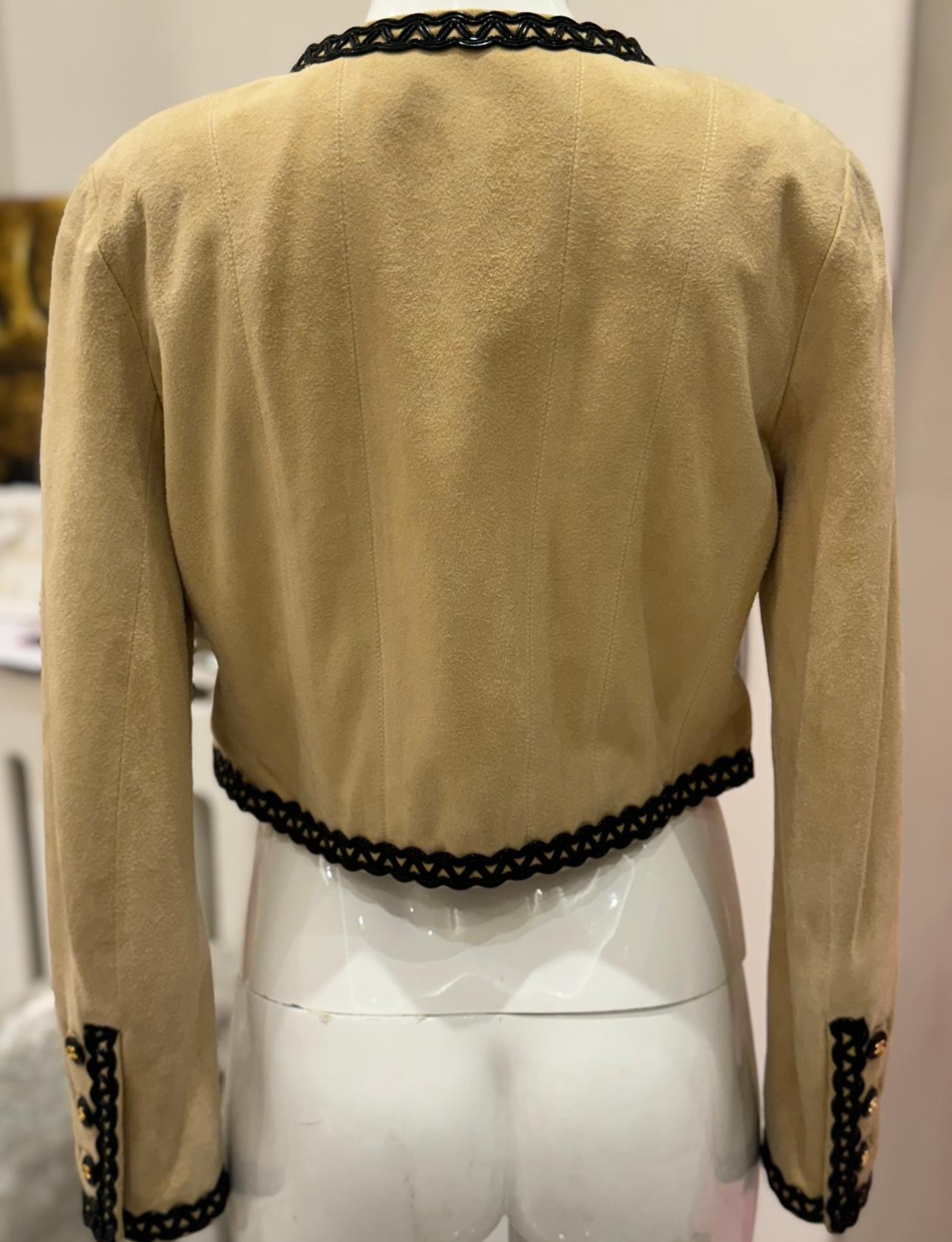 Chanel S/S 1994 Laufsteg beige Wildleder-Lammfell-Lederjacke im Angebot 10