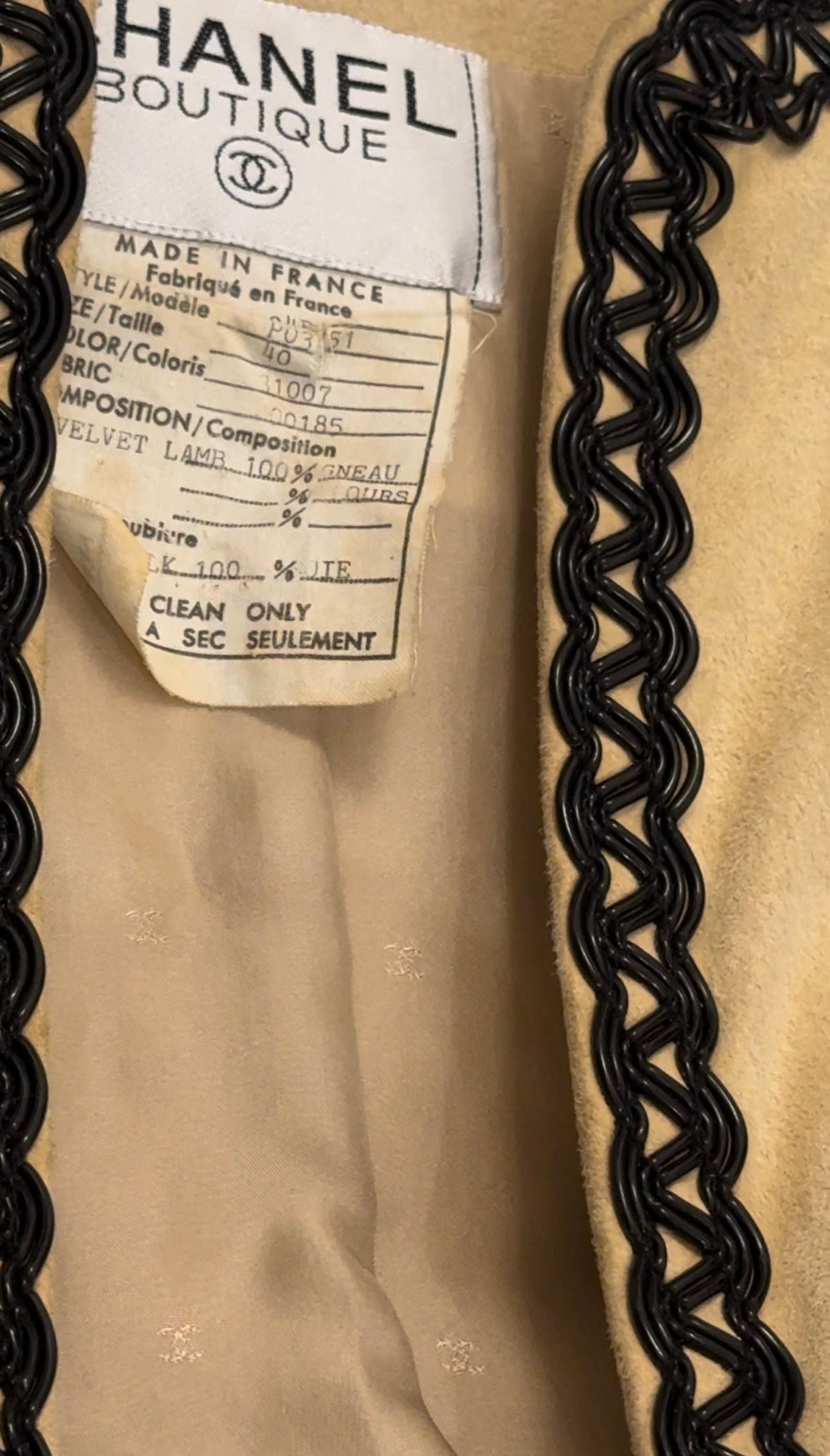 Chanel S/S 1994 Laufsteg beige Wildleder-Lammfell-Lederjacke für Damen oder Herren im Angebot