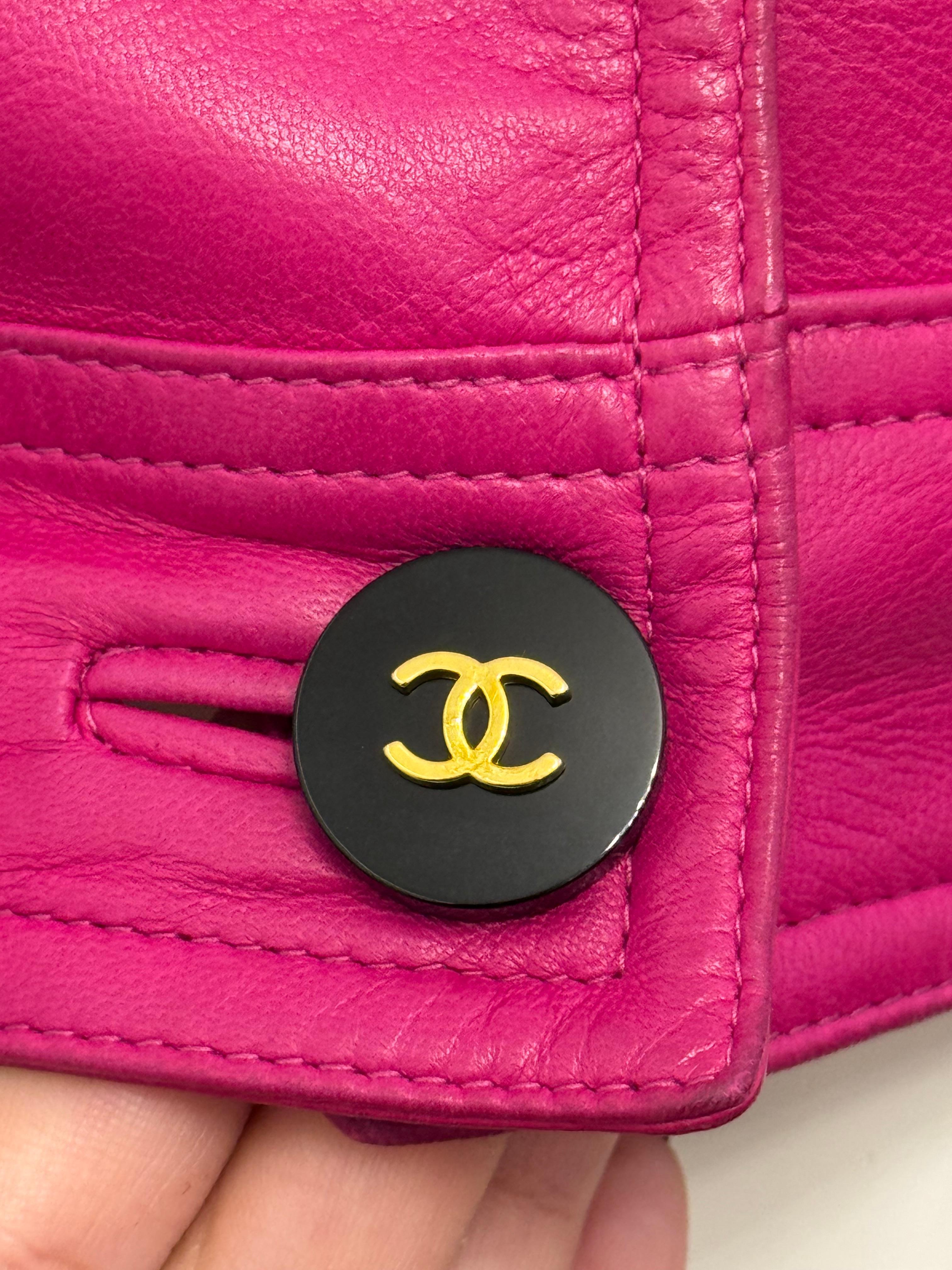 Chanel S/S 1995 Barbie Kollektion seltene rosa Lammfell Lederweste im Zustand „Hervorragend“ im Angebot in PARIS, FR