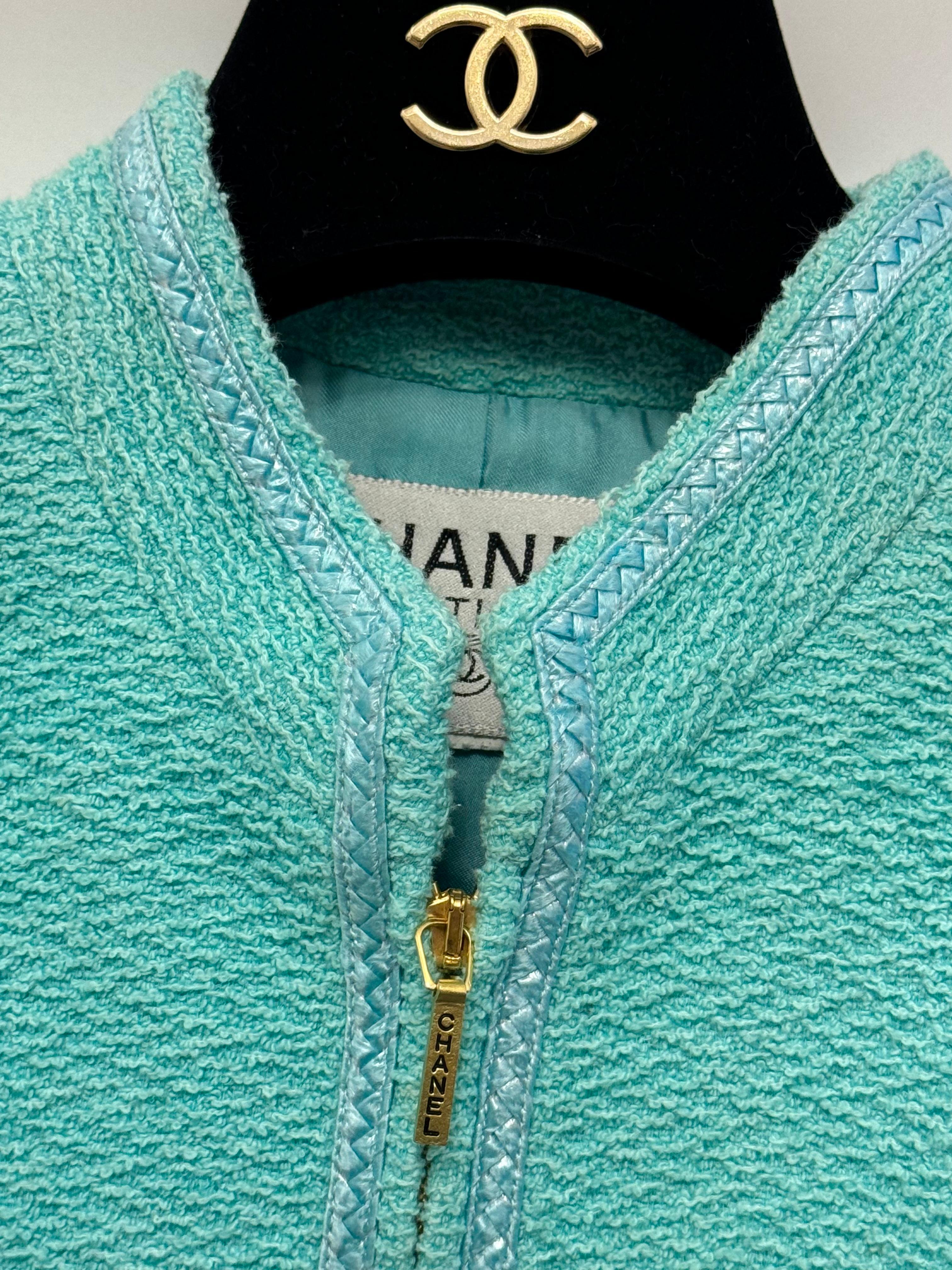 Chanel P/E 1995 giacca da passerella in tweed blu turchese collezione Barbie In condizioni buone in vendita a PARIS, FR