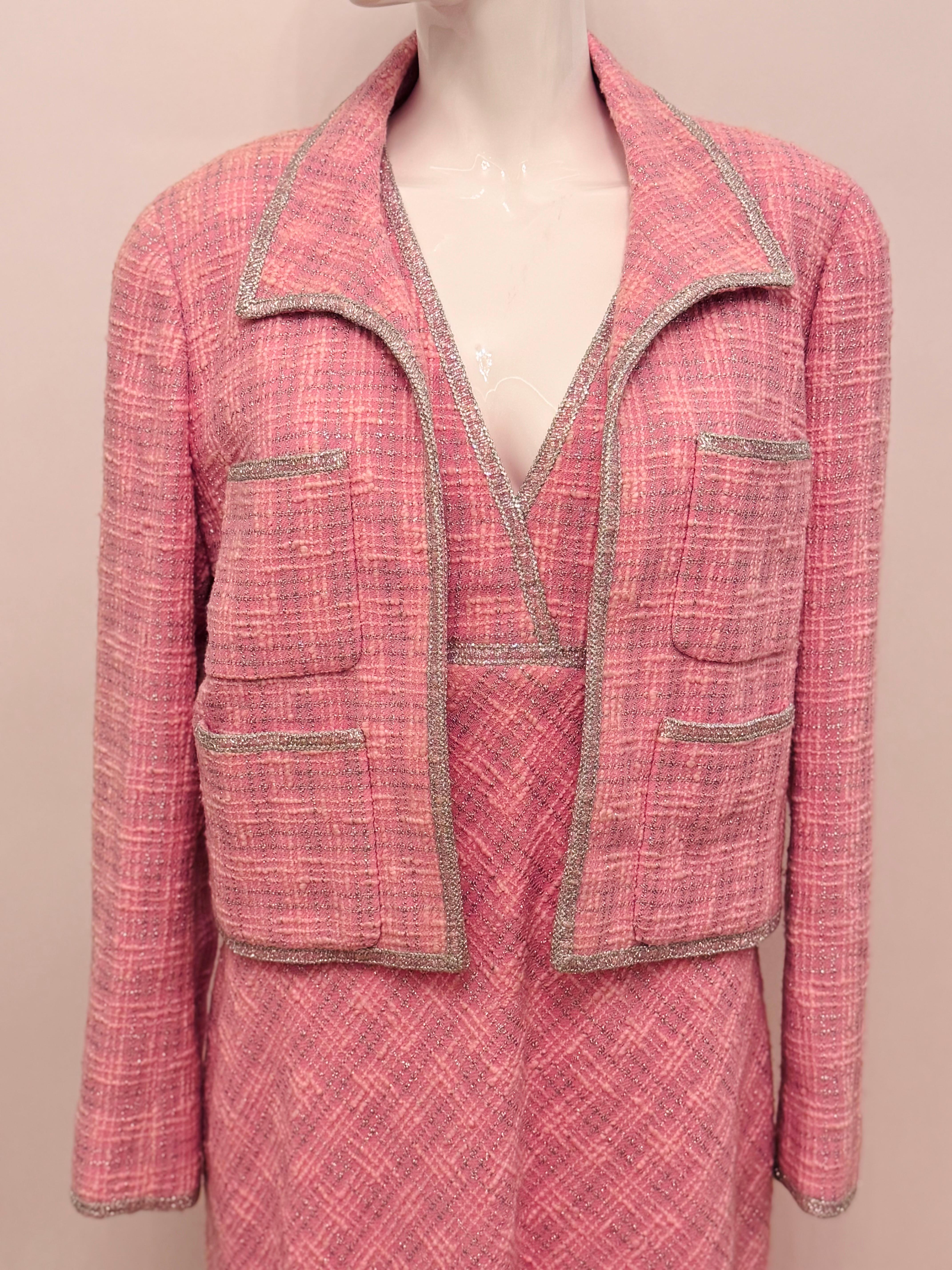 Chanel S/S 1997 fantaisie tweed rose argent lurex Veste et robe en vente 7