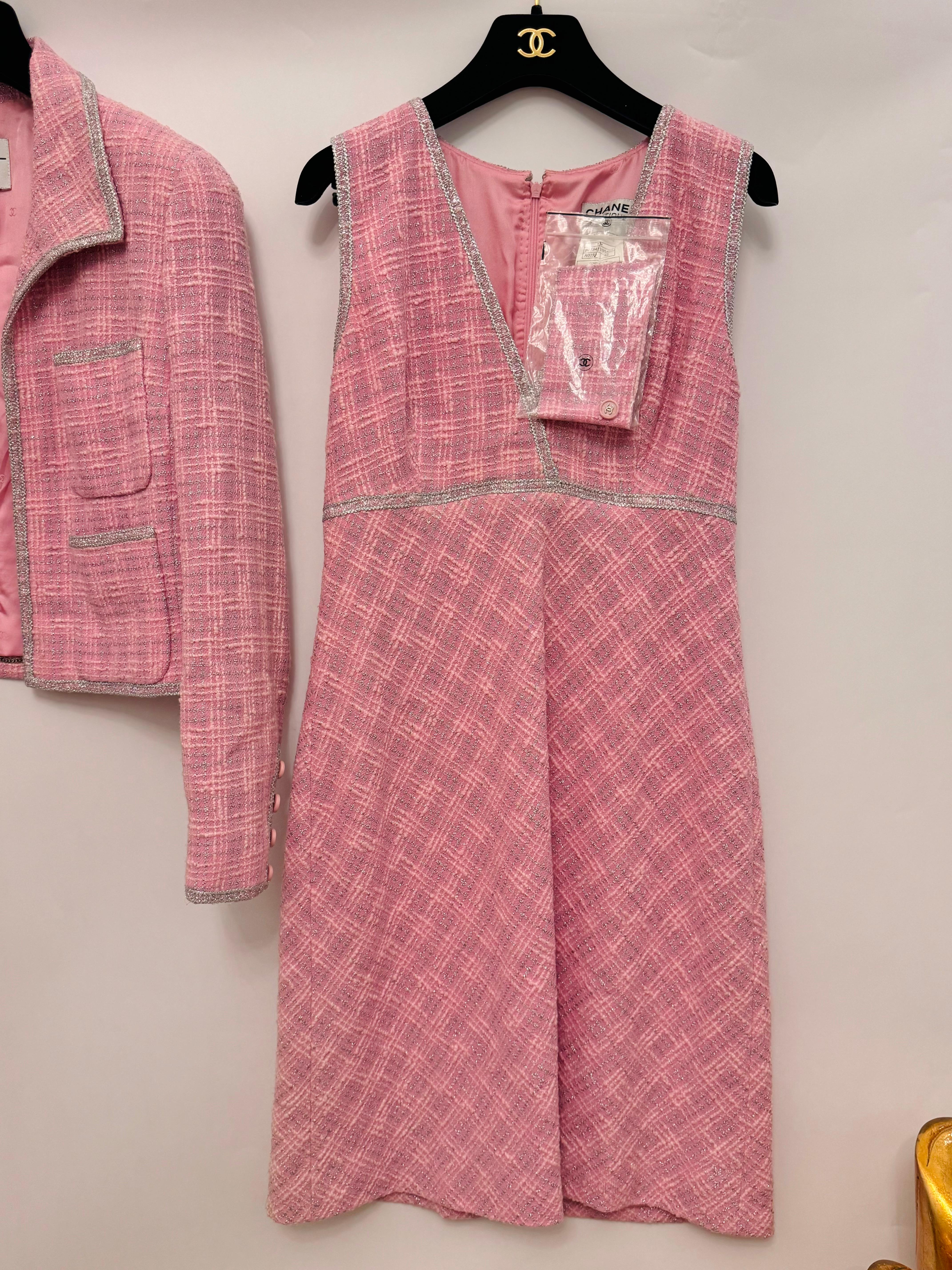 Chanel S/S 1997 fantaisie tweed rose argent lurex Veste et robe en vente 8