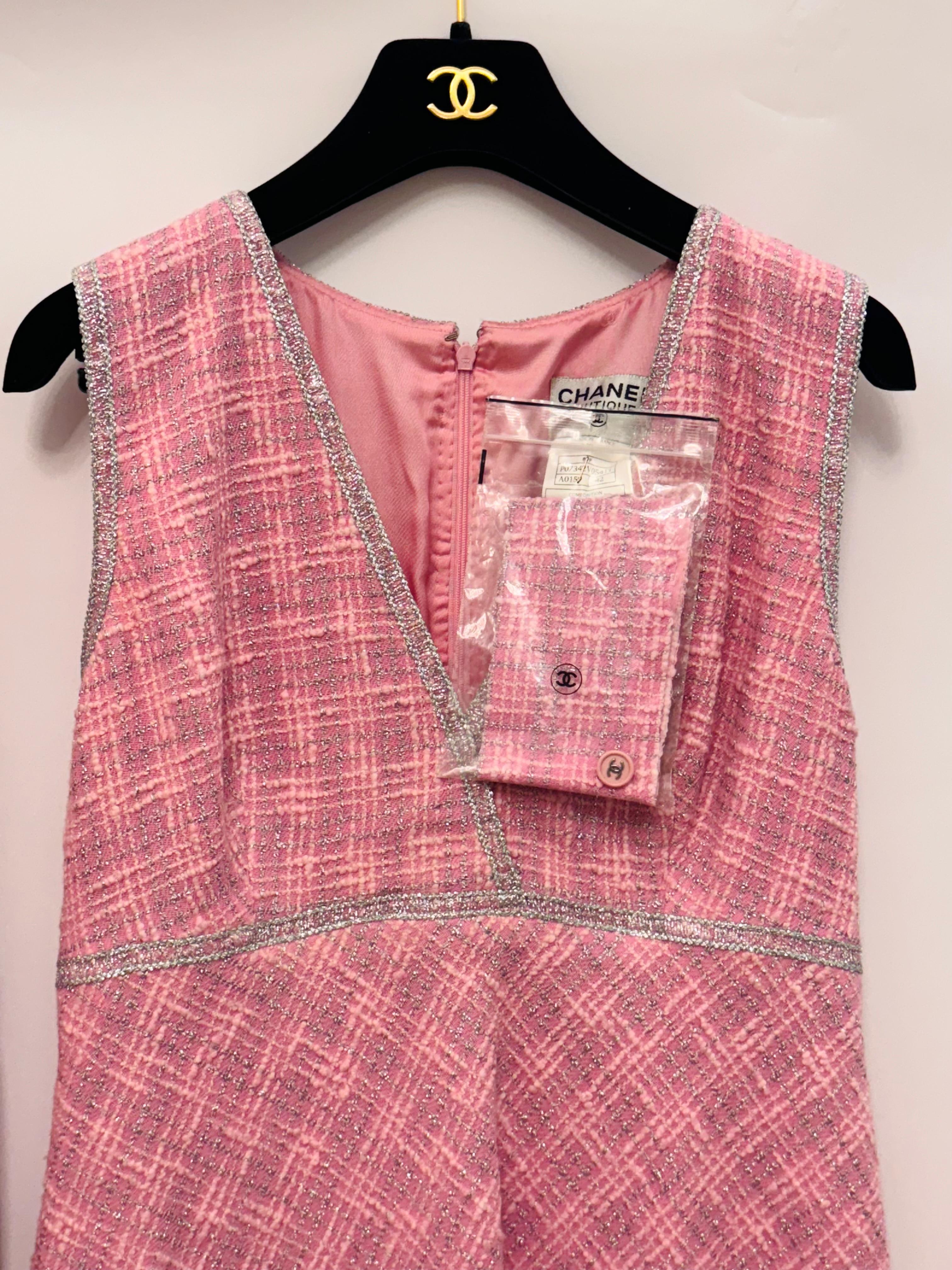 Chanel S/S 1997 fantaisie tweed rose argent lurex Veste et robe en vente 9