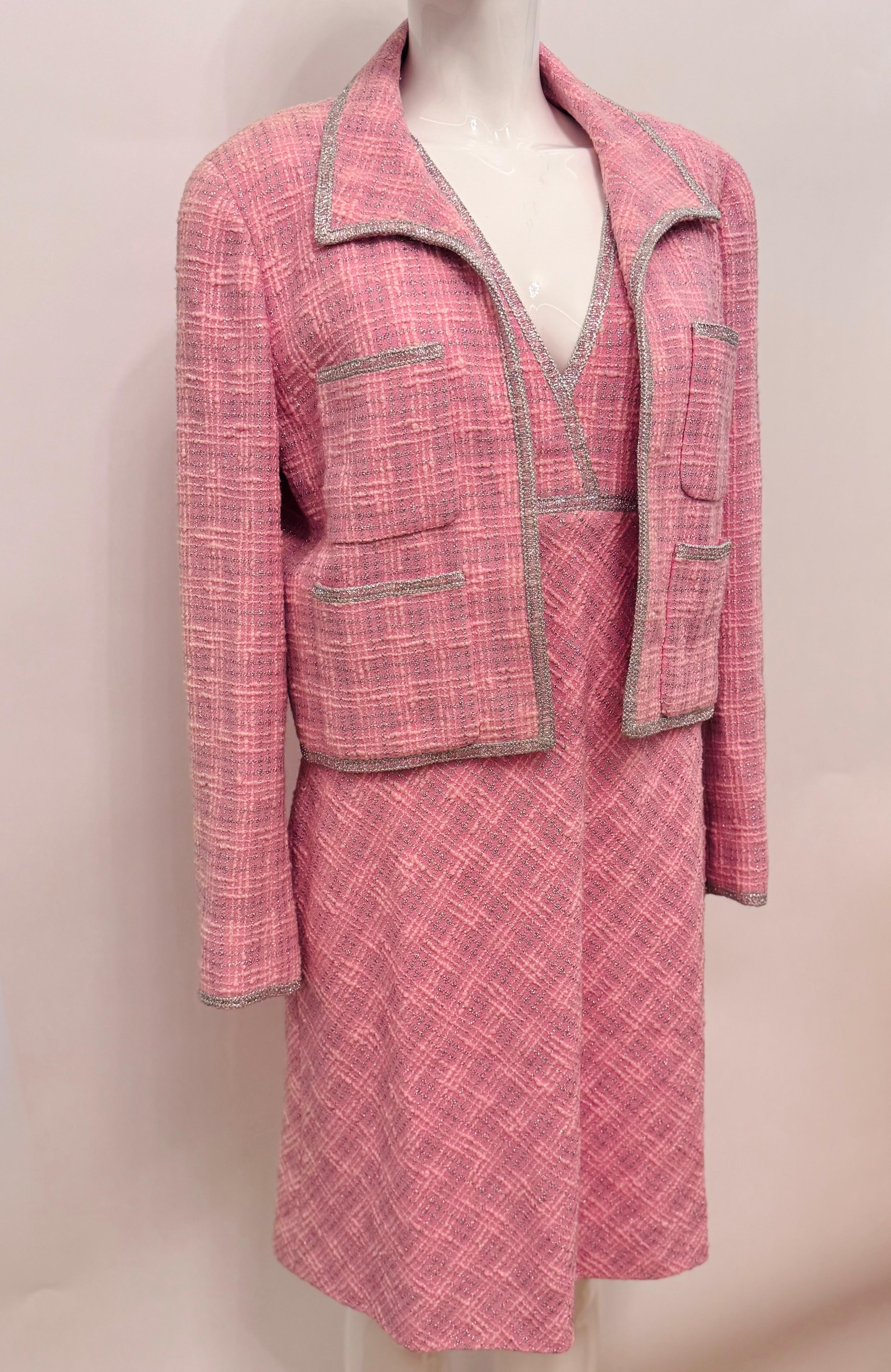 Chanel S/S 1997 fantaisie tweed rose argent lurex Veste et robe en vente 10