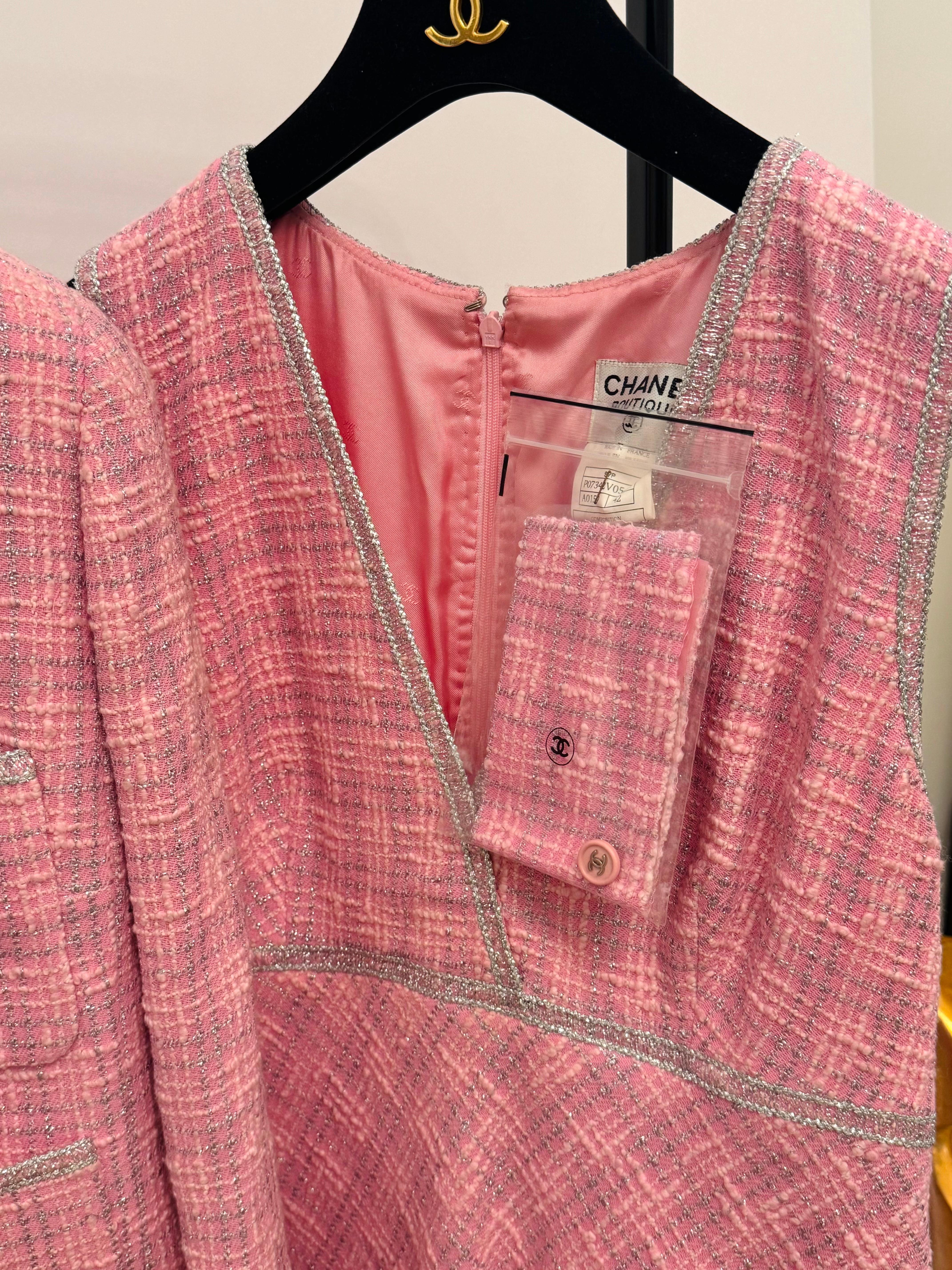 Chanel S/S 1997 fantaisie tweed rose argent lurex Veste et robe en vente 1