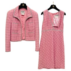 Chanel S/S 1997 fantaisie tweed rose argent lurex Veste et robe