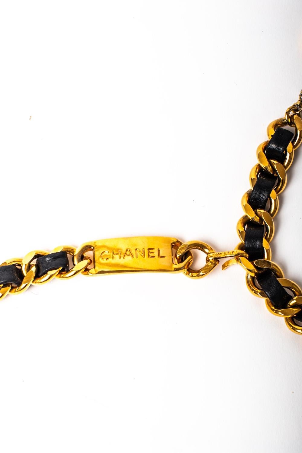 Chanel S/S 1998 Cinturón con nombre de cadena de cuero con logotipo CC chapado en oro de 24 quilates en Excelente estado para la venta en BELLEVUE HILL, NSW