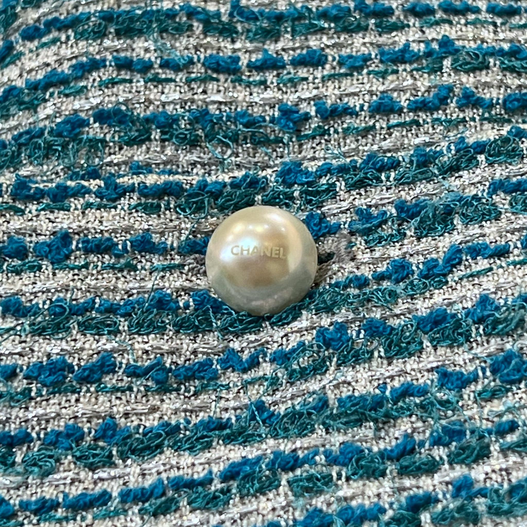 Abito Chanel P/E 2001 con gonna in tweed blu e lamé d'argento in vendita 9