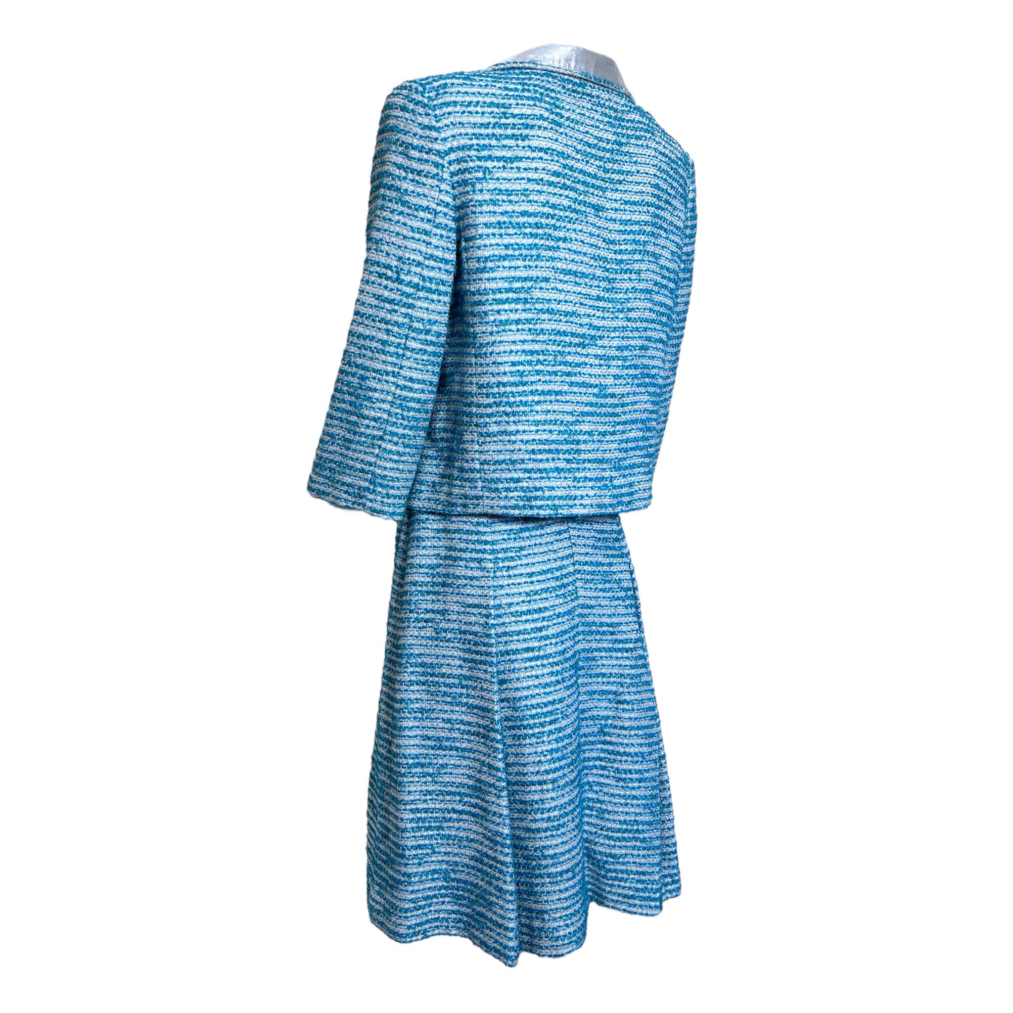 Abito Chanel P/E 2001 con gonna in tweed blu e lamé d'argento In condizioni ottime in vendita a Los Angeles, CA