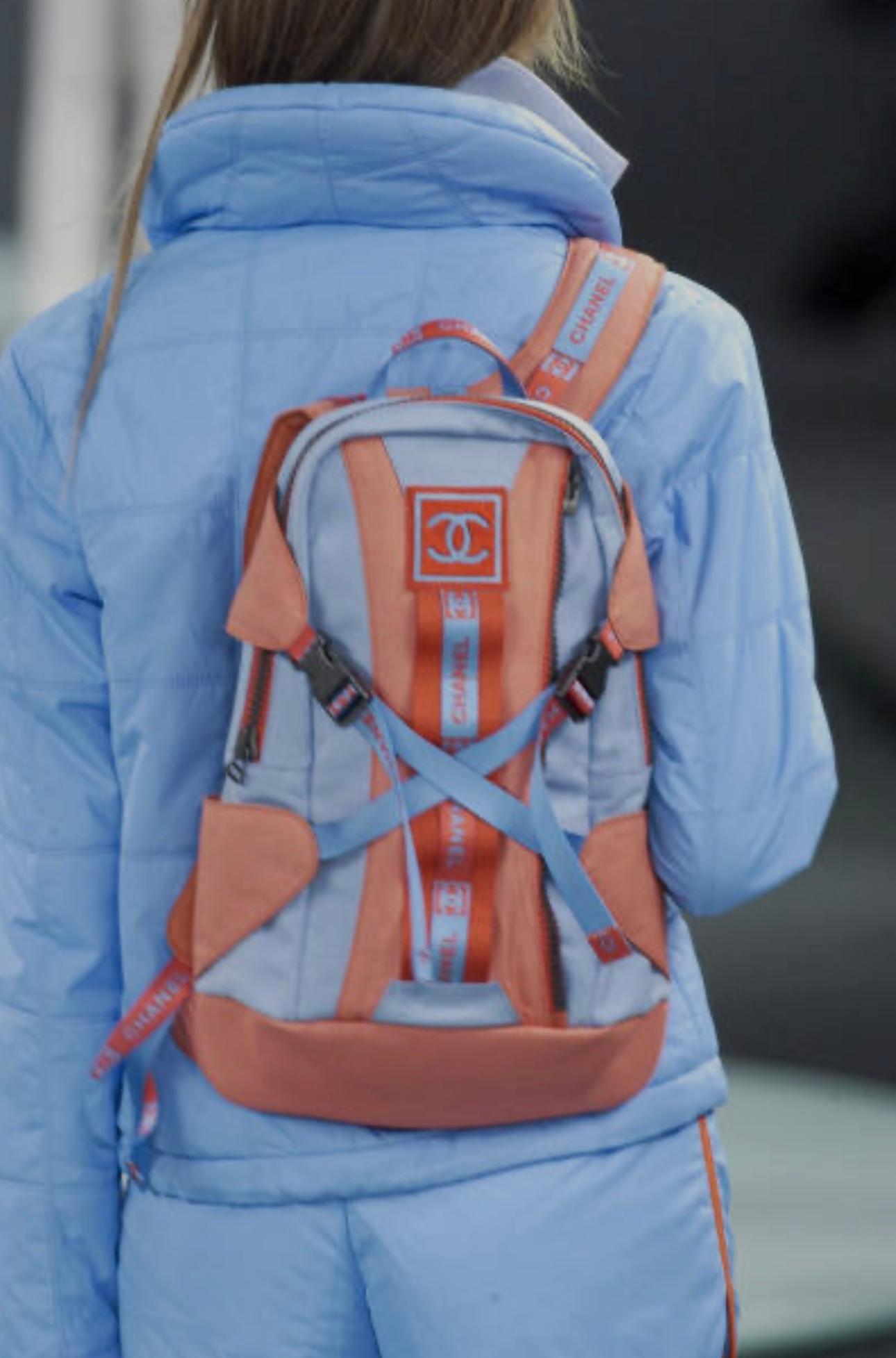 Chanel S/S 2002 sac à dos de défilé en nylon avec logo en vente 15