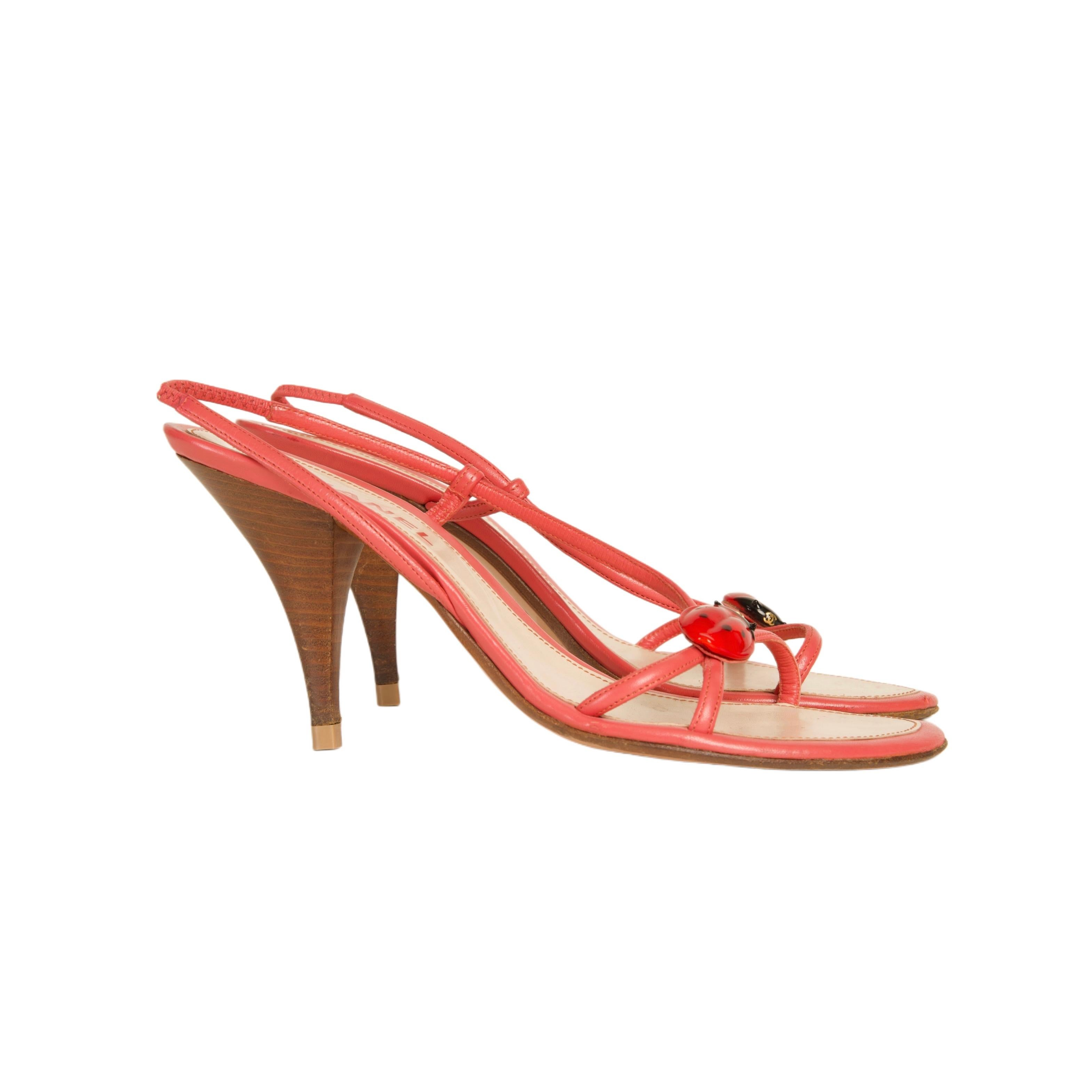 Arancia Chanel P/E 2004: tacchi a spillo in pelle rosa coccinella in vendita