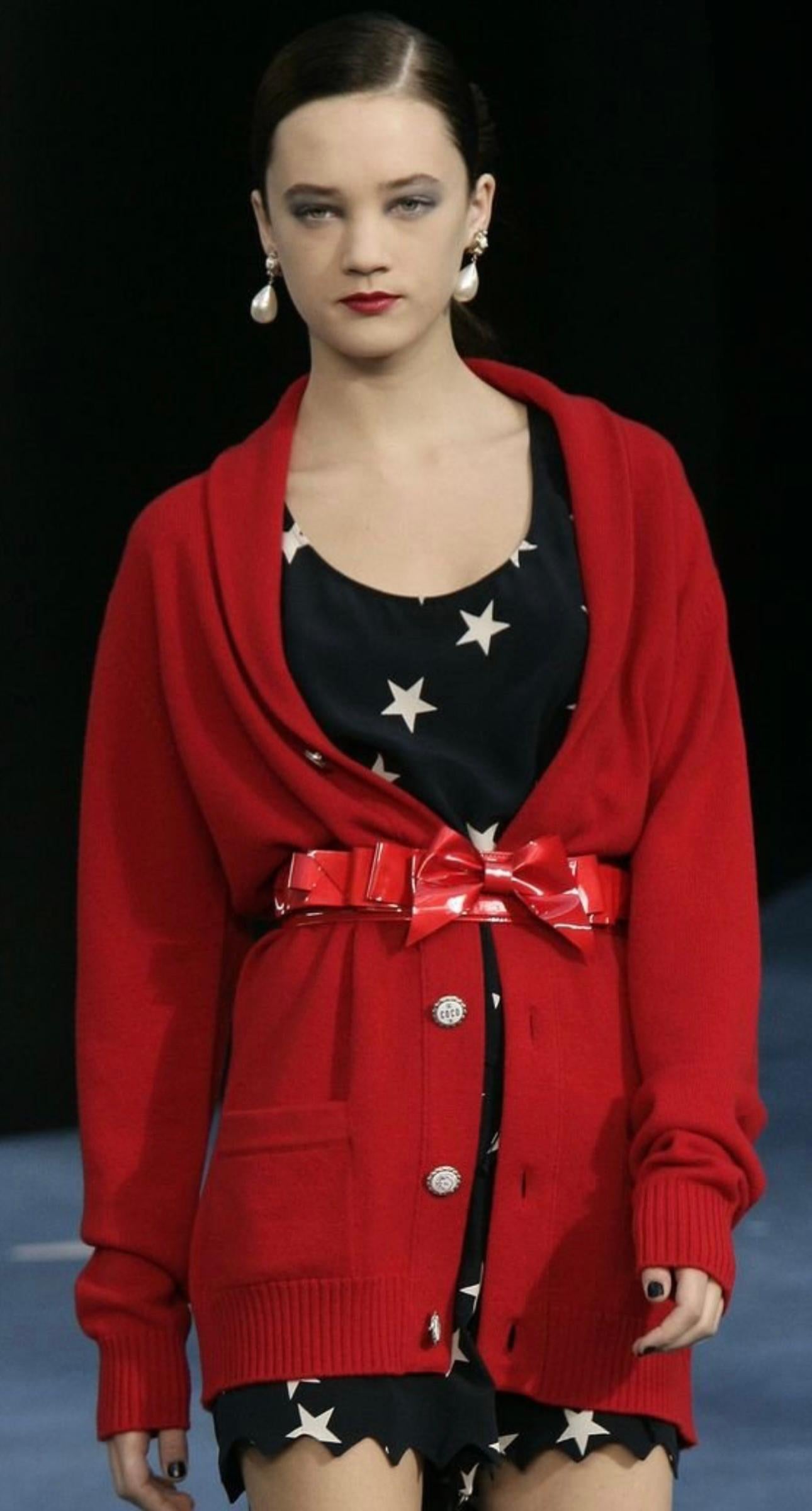 Chanel S/S 2008 by Karl Lagerfeld runway red cashmere cardigan en venta 6