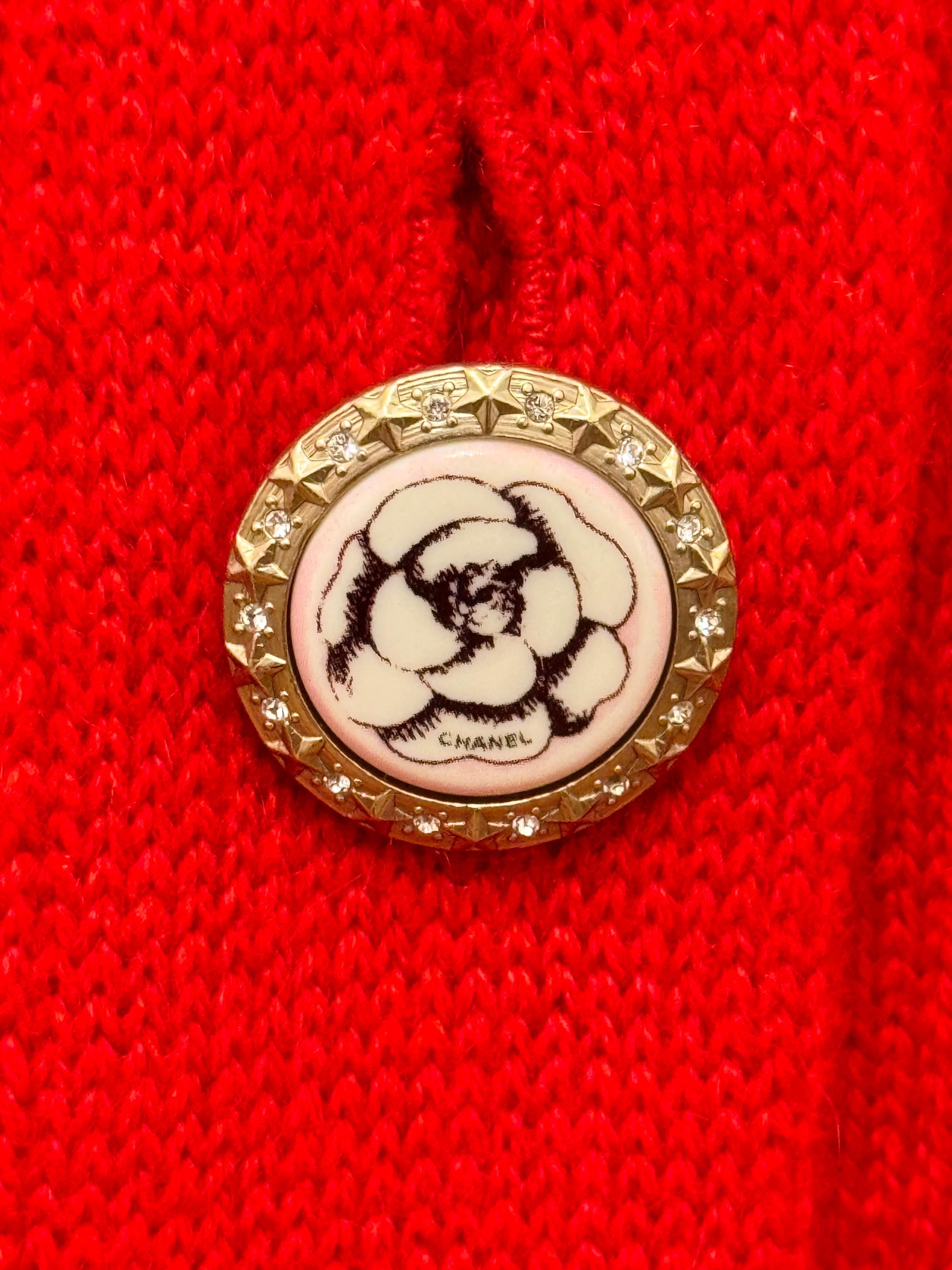 Chanel S/S 2008 by Karl Lagerfeld runway red cashmere cardigan en venta 9