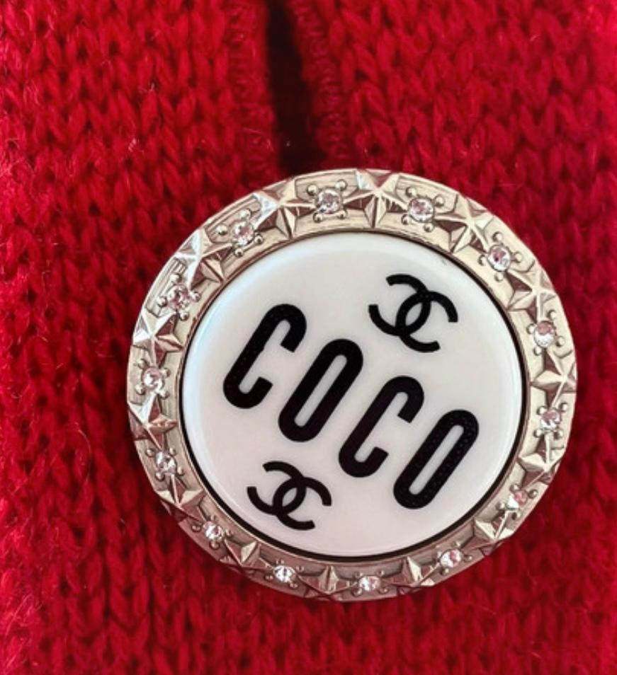 Chanel S/S 2008 by Karl Lagerfeld runway red cashmere cardigan Rojo en venta