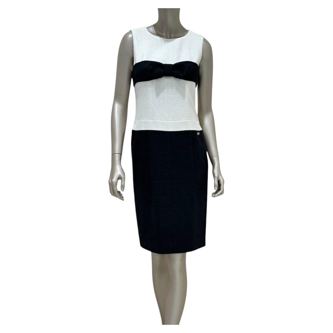 CHANEL S/S 2009 Black & White Tweed Bow Dress sz.38 For Sale
