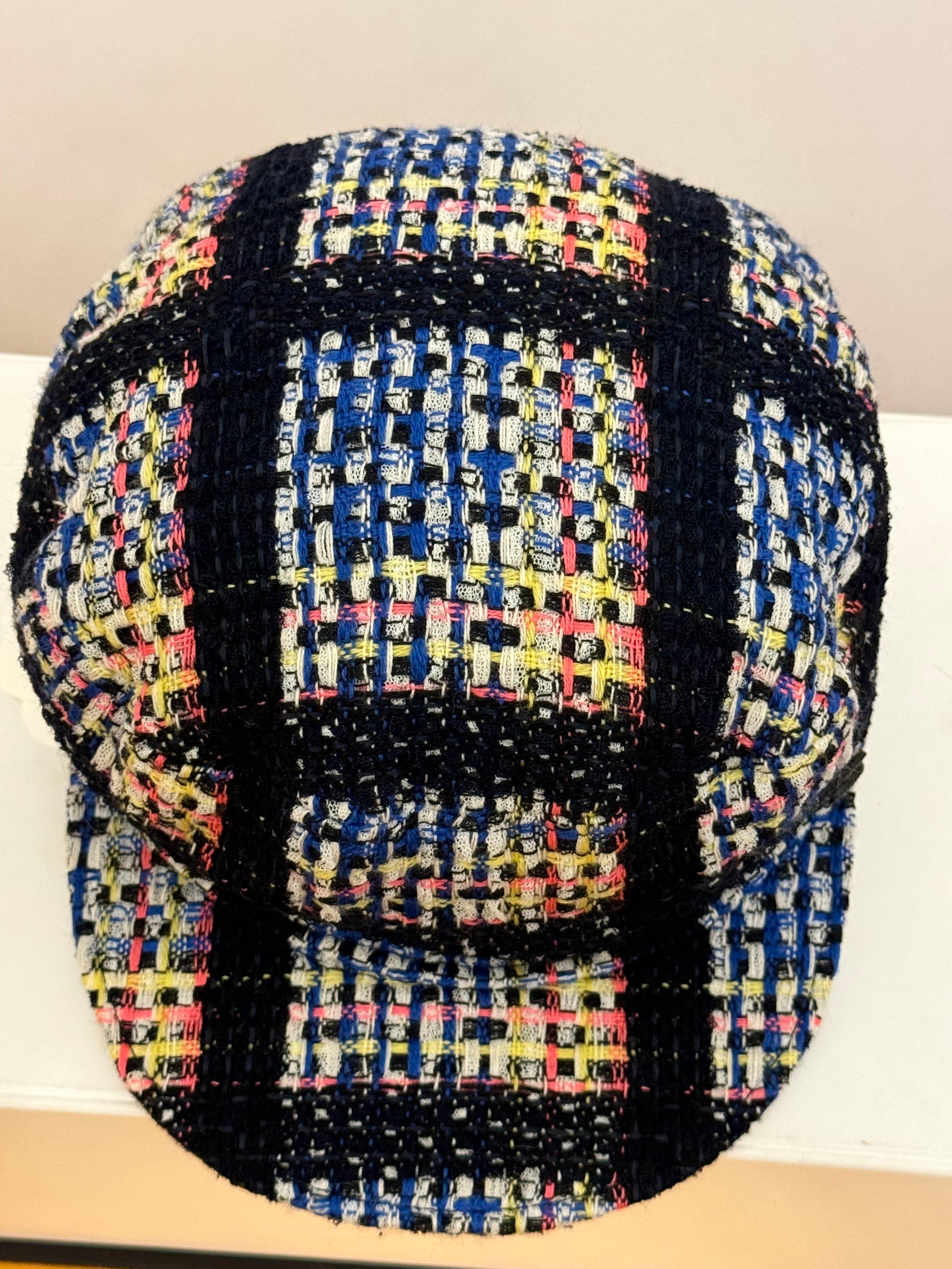 CAP in tweed Chanel P/E 2009 5