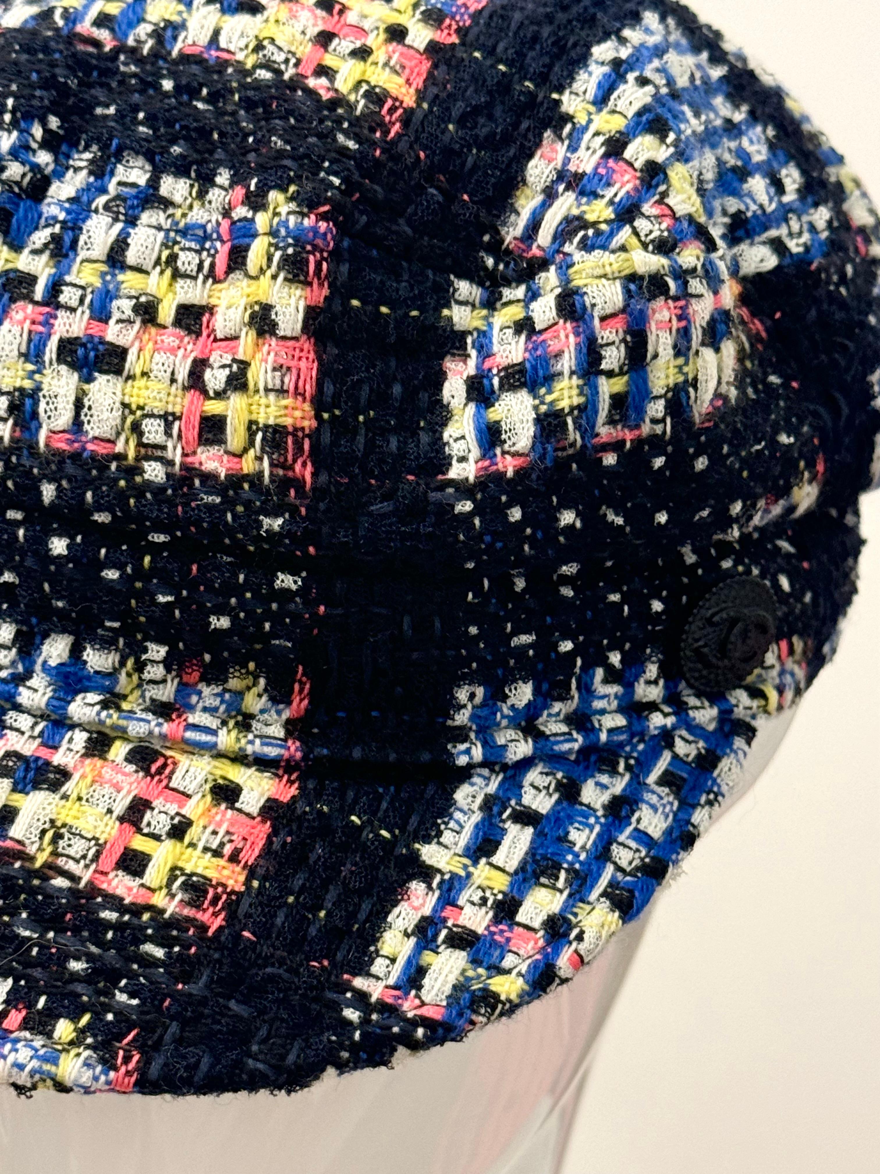 CAP in tweed Chanel P/E 2009 6